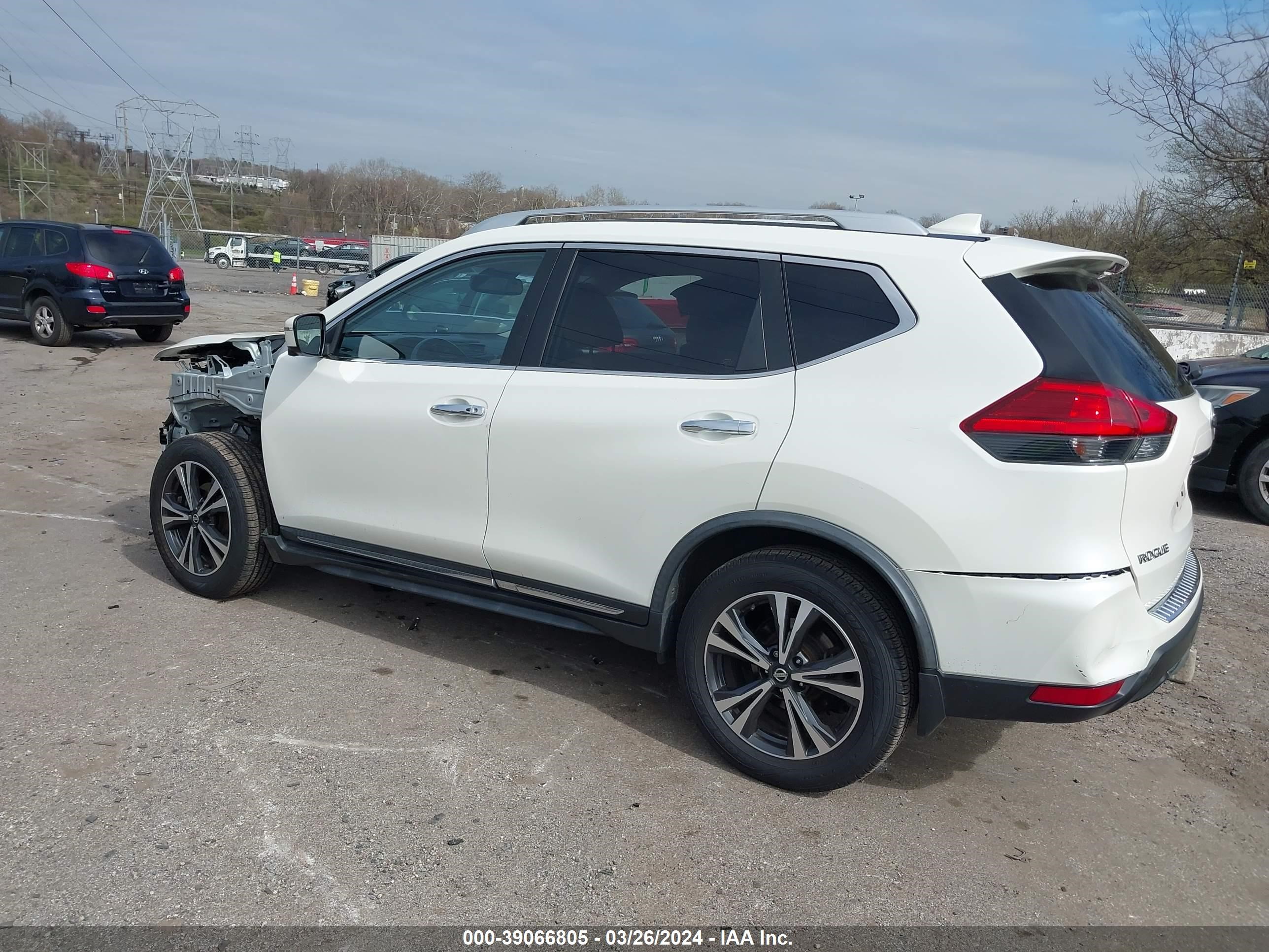 Photo 2 VIN: JN8AT2MV5HW284817 - NISSAN ROGUE 