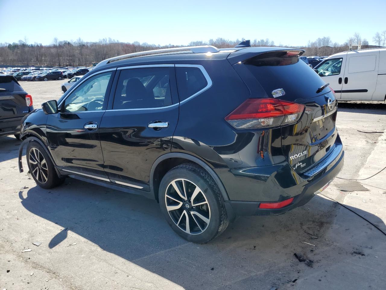 Photo 1 VIN: JN8AT2MV5JW327669 - NISSAN ROGUE 