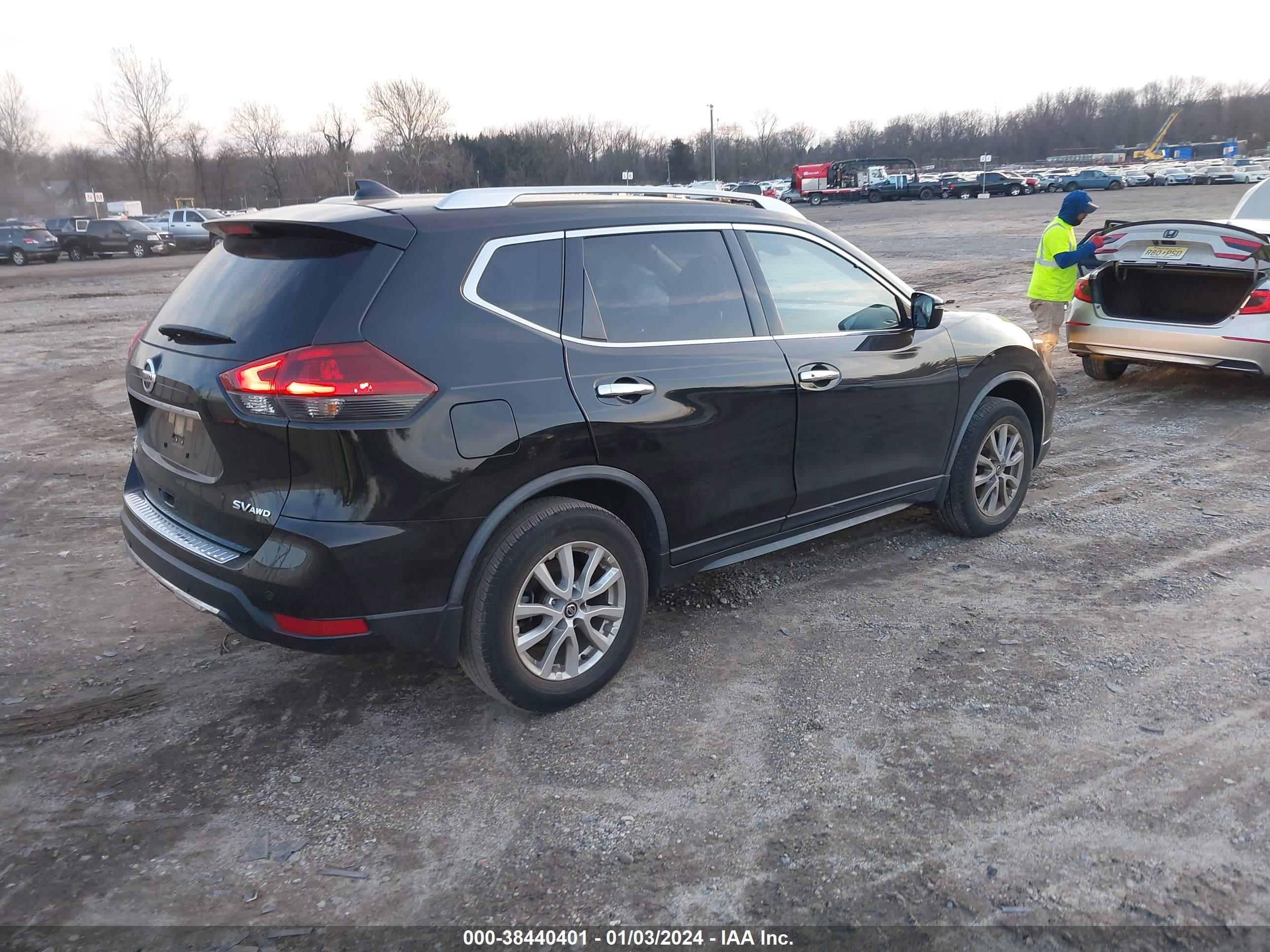 Photo 3 VIN: JN8AT2MV5LW121416 - NISSAN ROGUE 