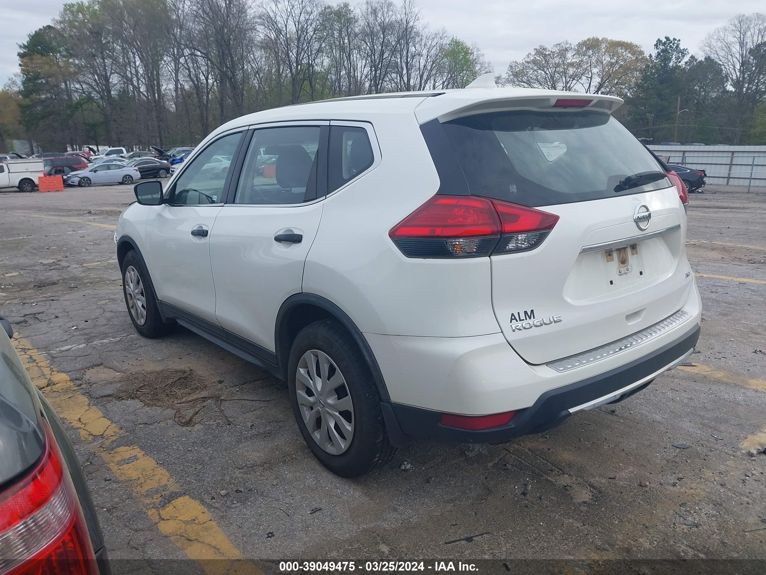 Photo 2 VIN: JN8AT2MV6HW015631 - NISSAN ROGUE 