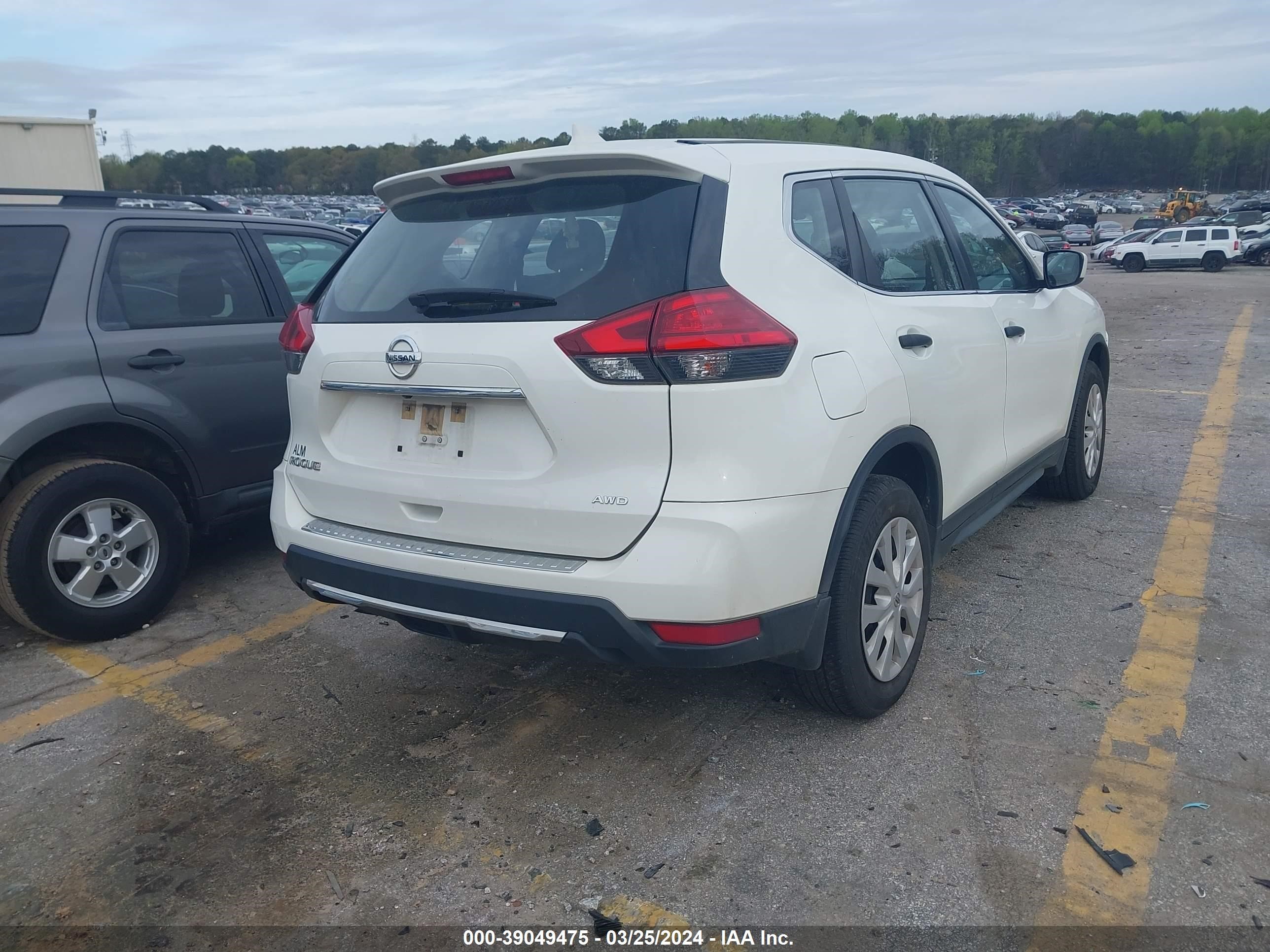 Photo 3 VIN: JN8AT2MV6HW015631 - NISSAN ROGUE 