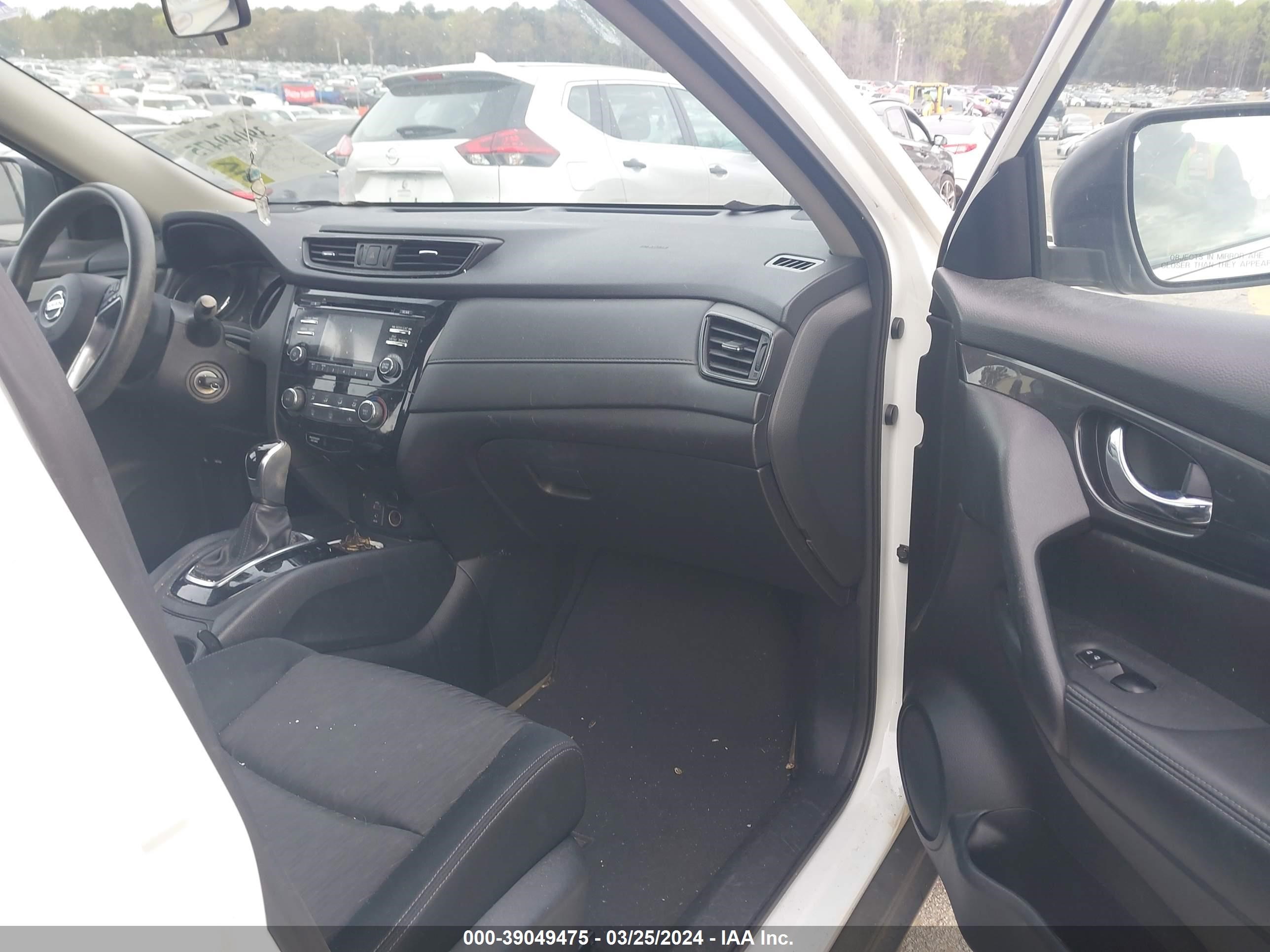 Photo 4 VIN: JN8AT2MV6HW015631 - NISSAN ROGUE 