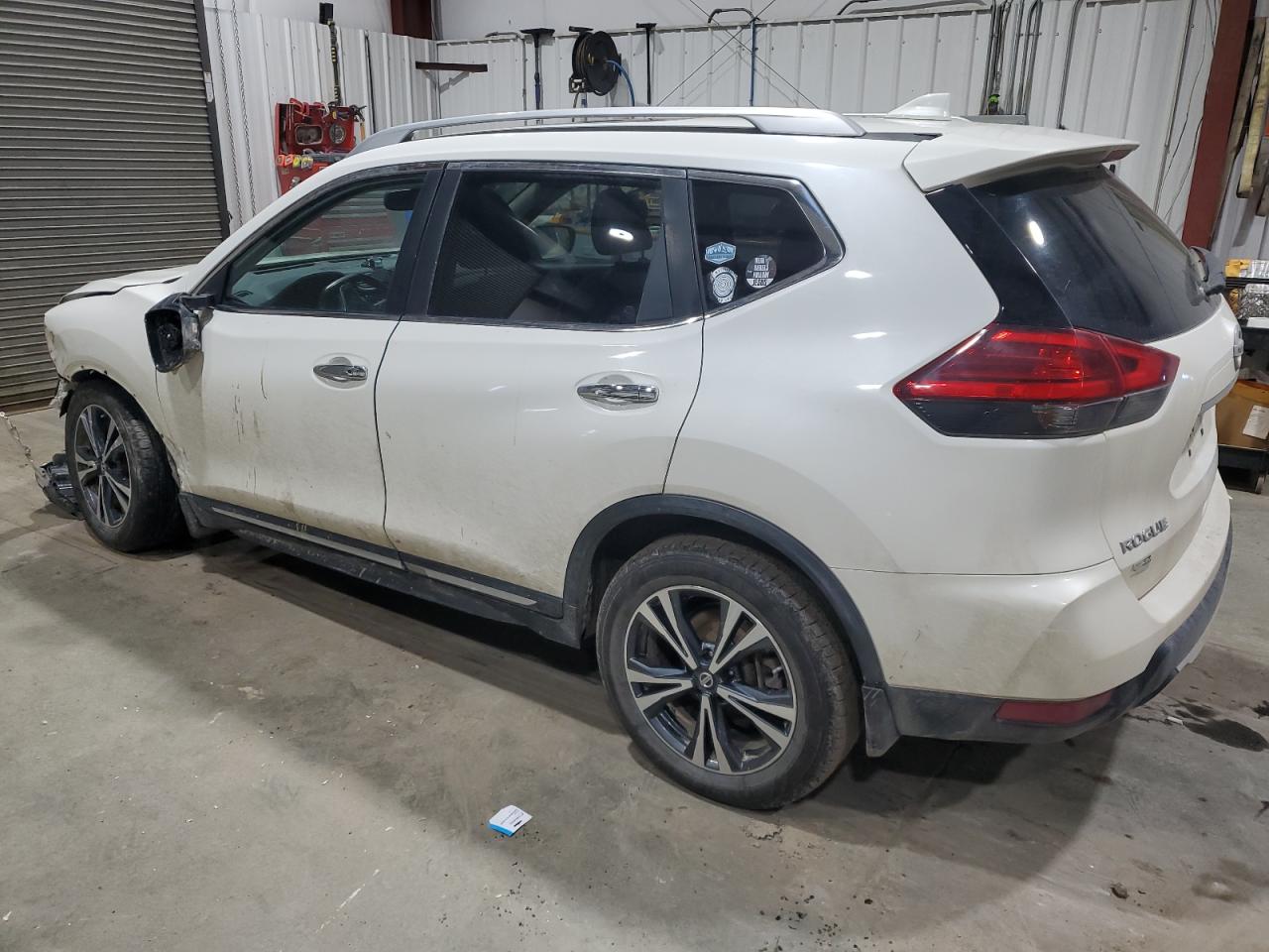 Photo 1 VIN: JN8AT2MV6HW258968 - NISSAN ROGUE 