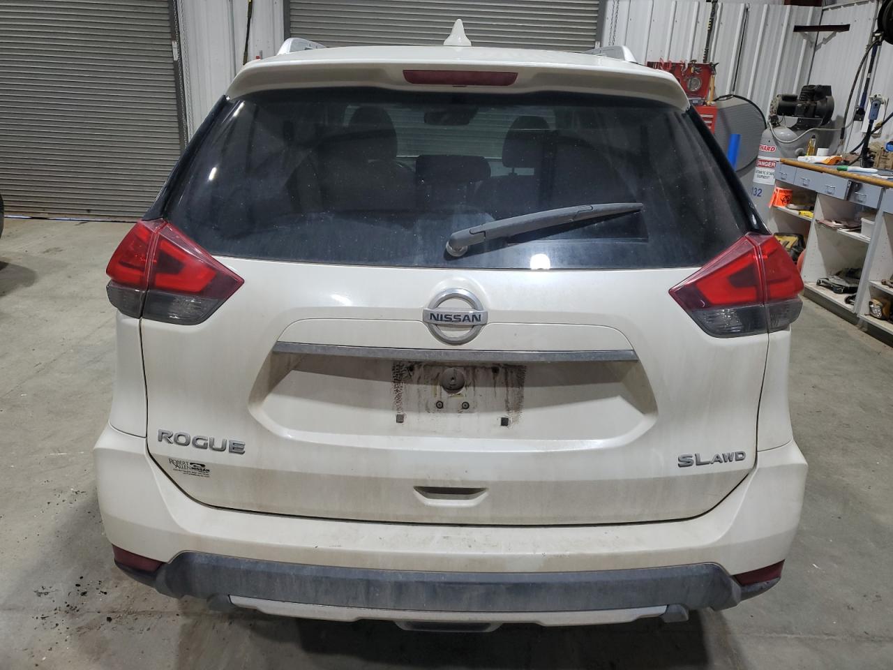 Photo 5 VIN: JN8AT2MV6HW258968 - NISSAN ROGUE 