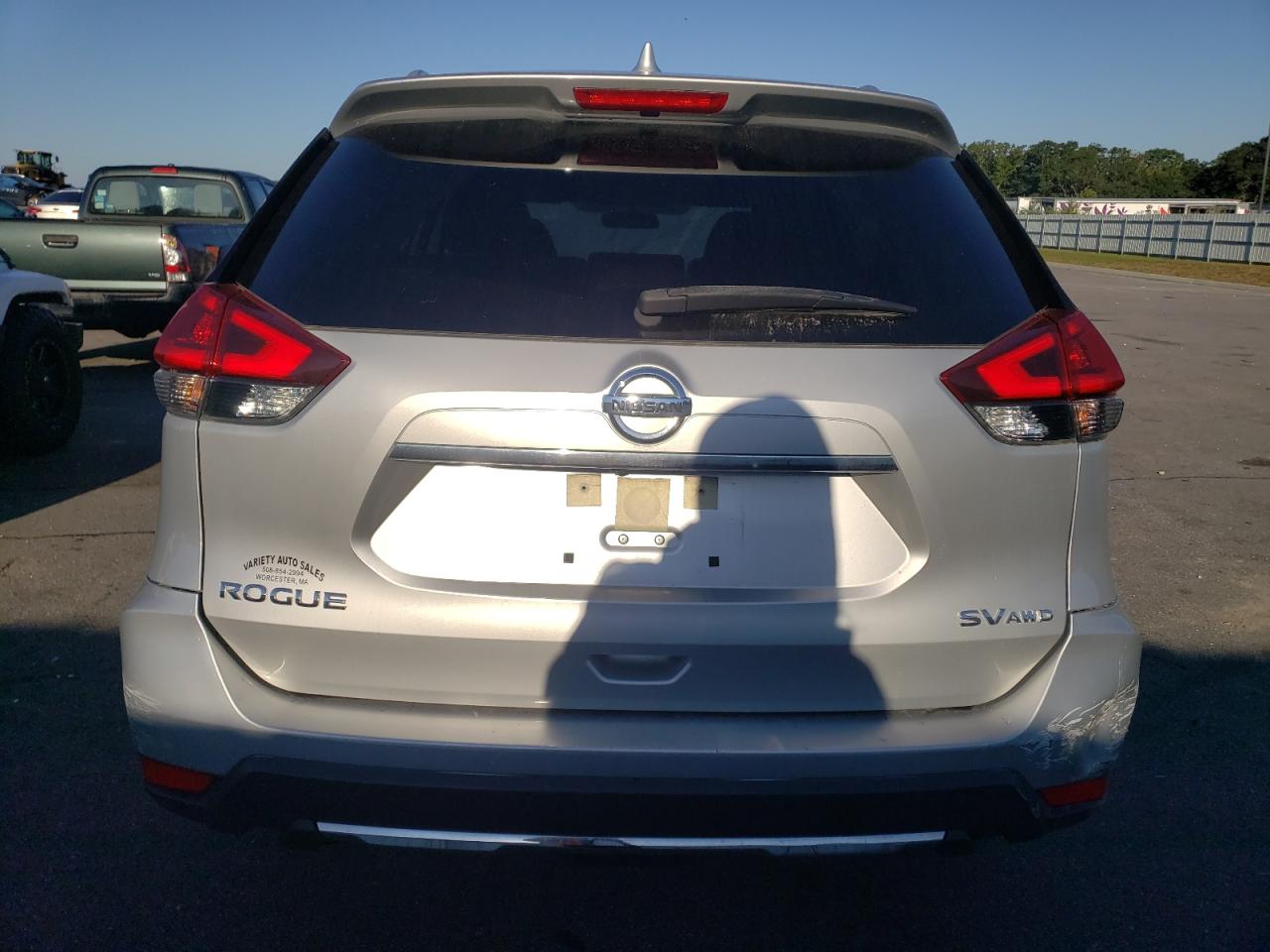 Photo 5 VIN: JN8AT2MV6JW303137 - NISSAN ROGUE 