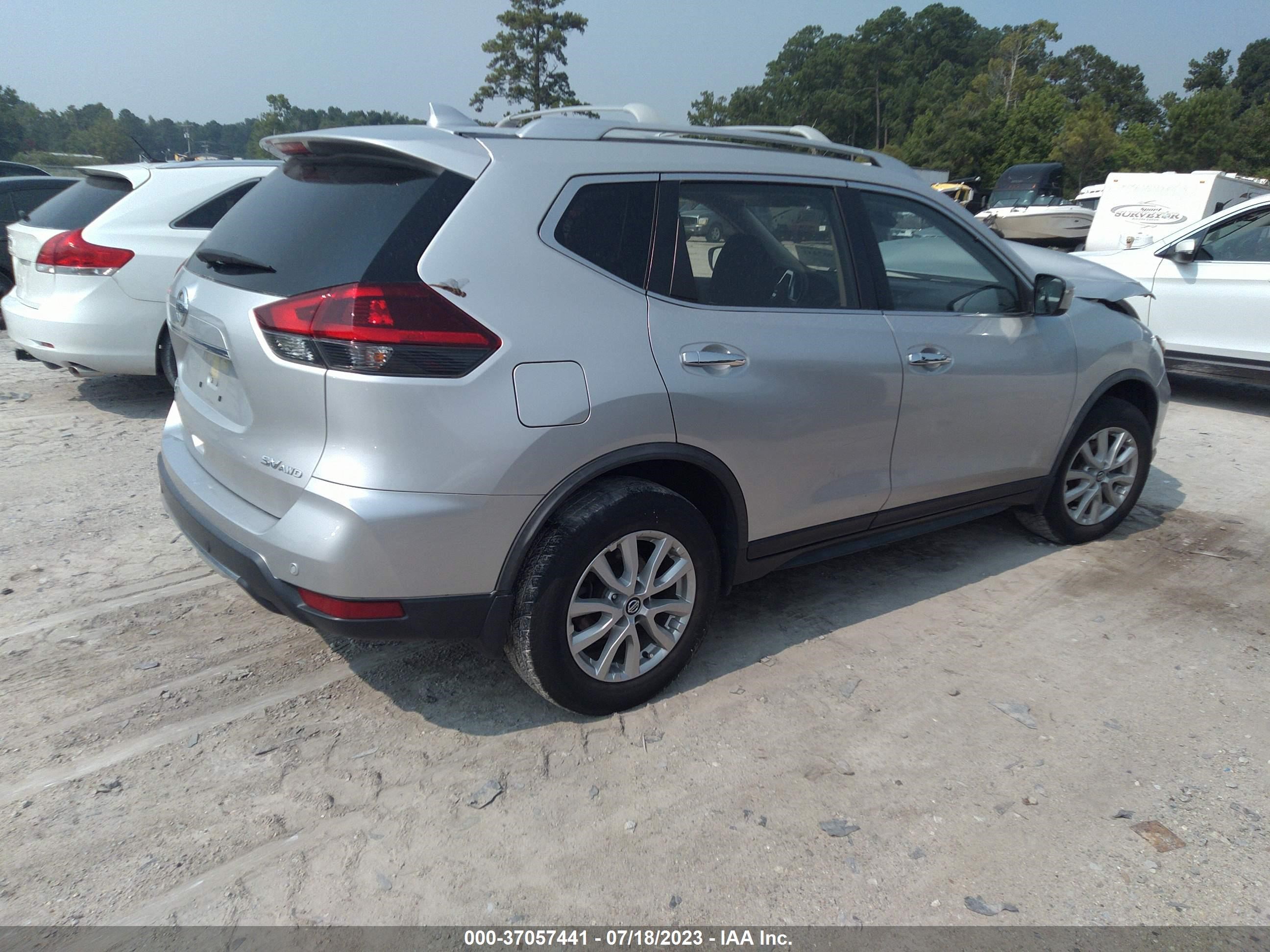 Photo 3 VIN: JN8AT2MV6KW382147 - NISSAN ROGUE 