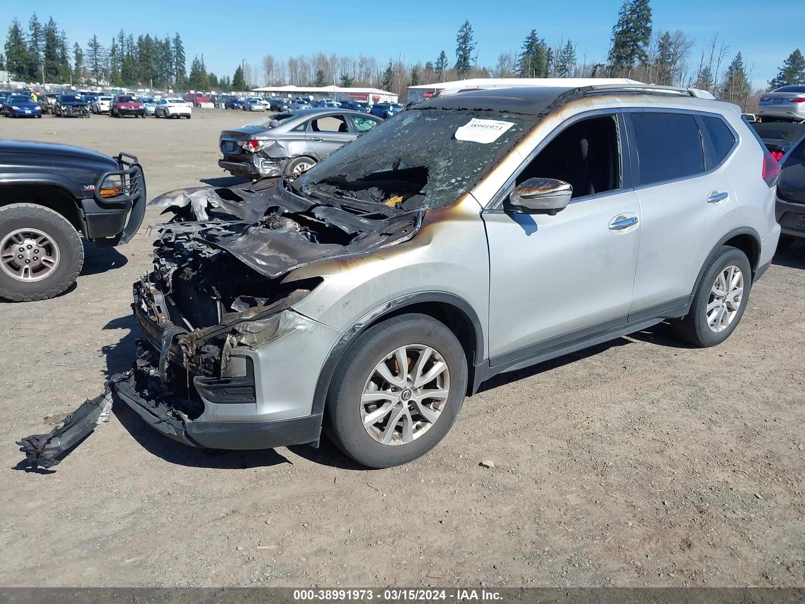 Photo 1 VIN: JN8AT2MV8JW300630 - NISSAN ROGUE 