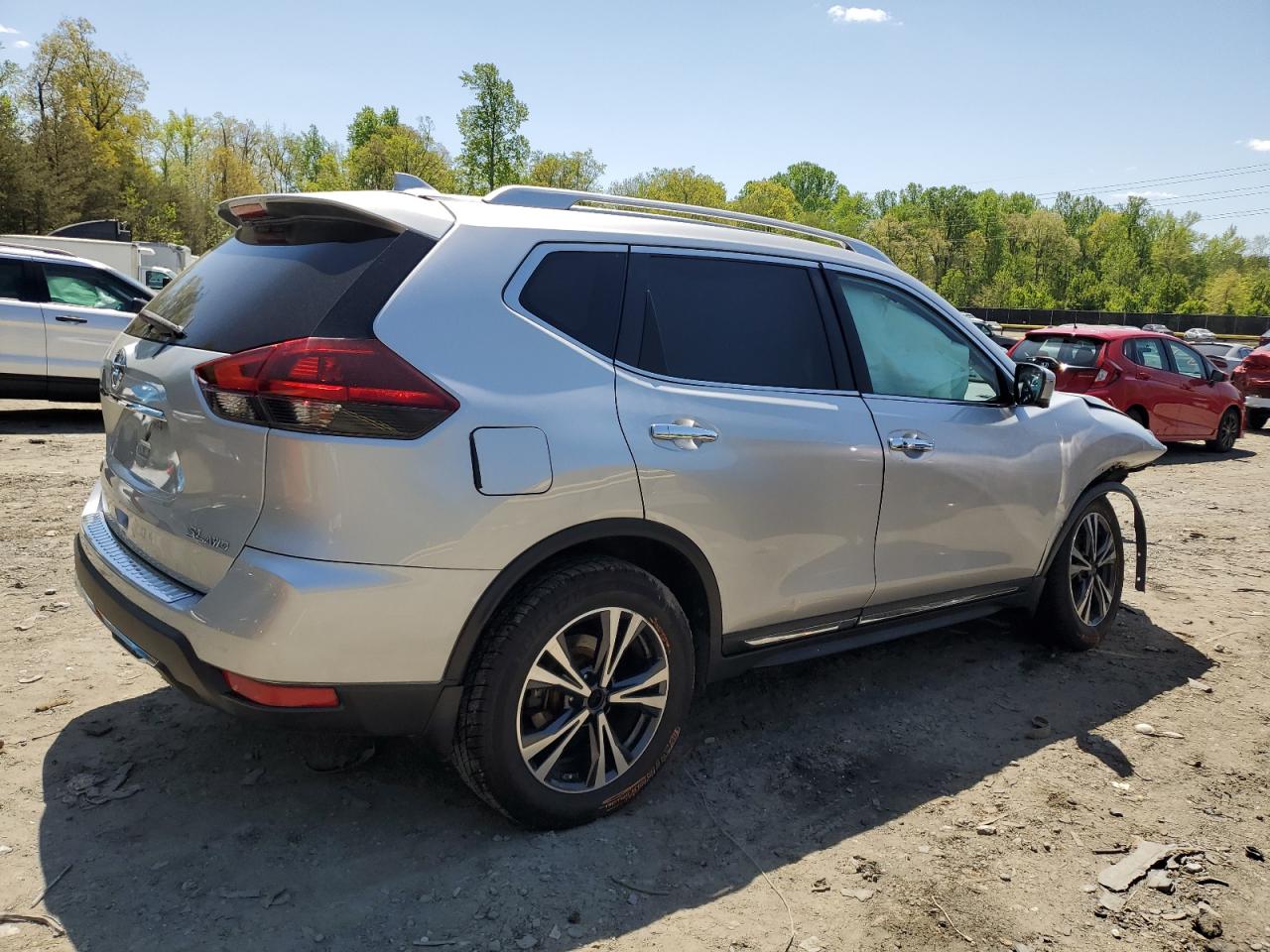 Photo 2 VIN: JN8AT2MV8JW303642 - NISSAN ROGUE 