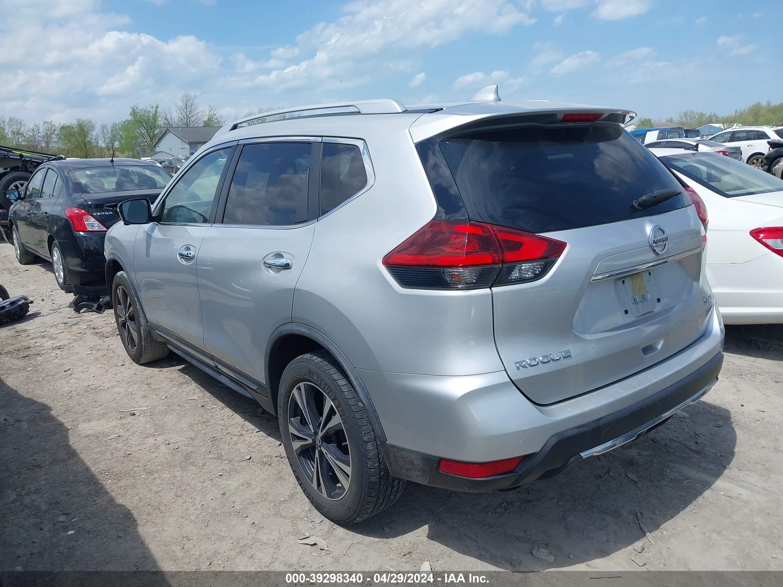 Photo 2 VIN: JN8AT2MV8JW319954 - NISSAN ROGUE 