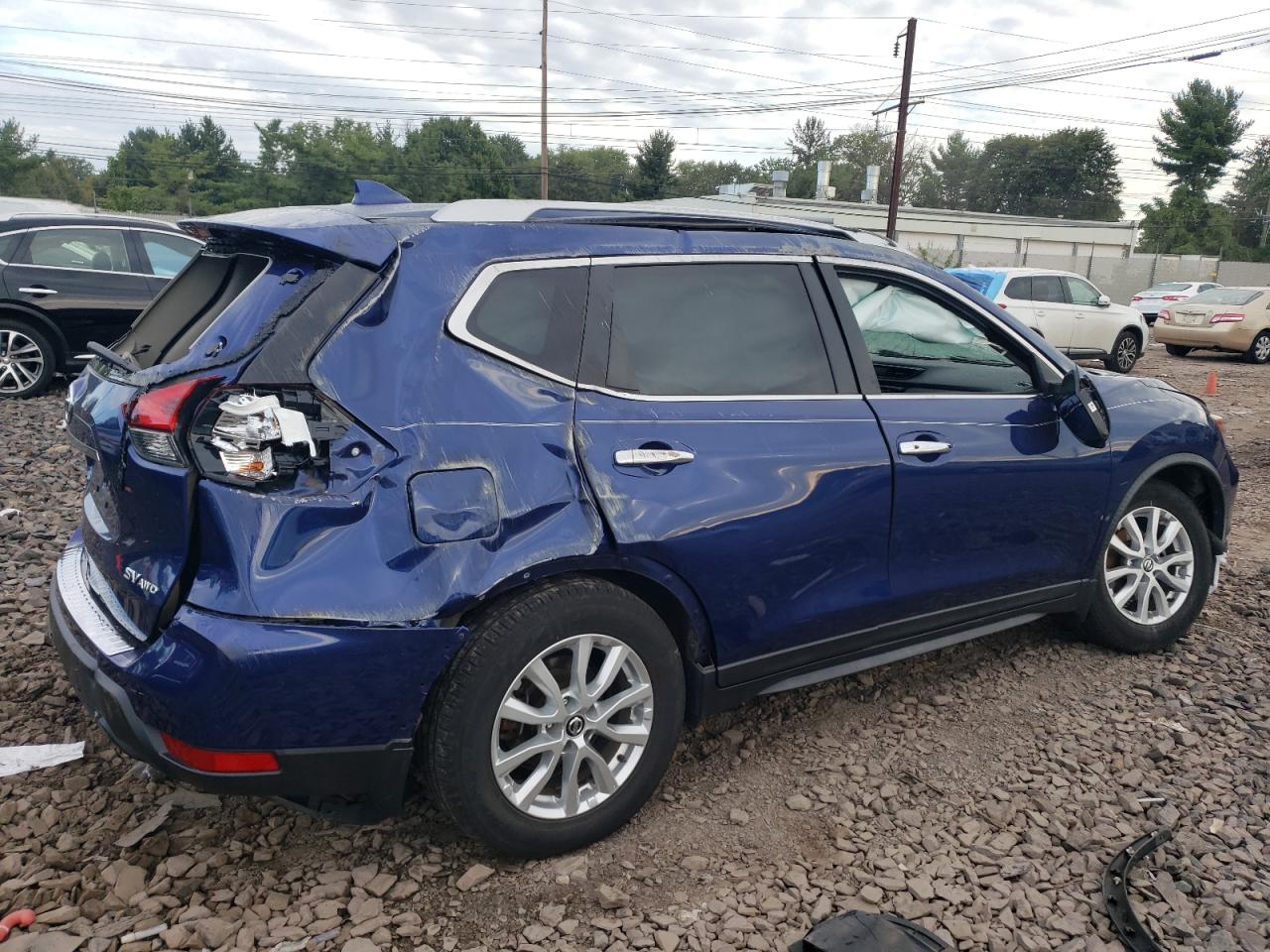 Photo 2 VIN: JN8AT2MV9HW016904 - NISSAN ROGUE 