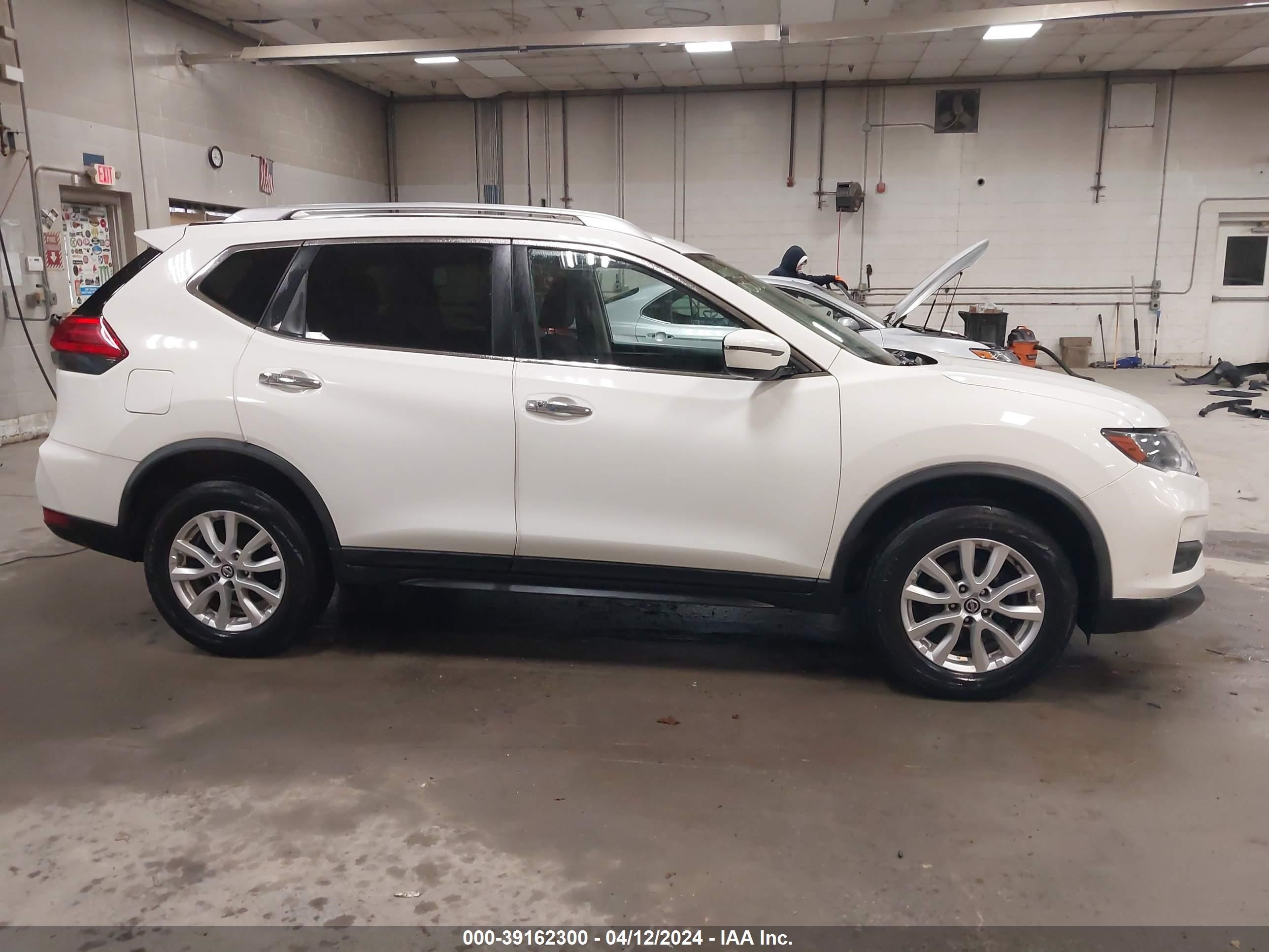 Photo 12 VIN: JN8AT2MV9HW023884 - NISSAN ROGUE 