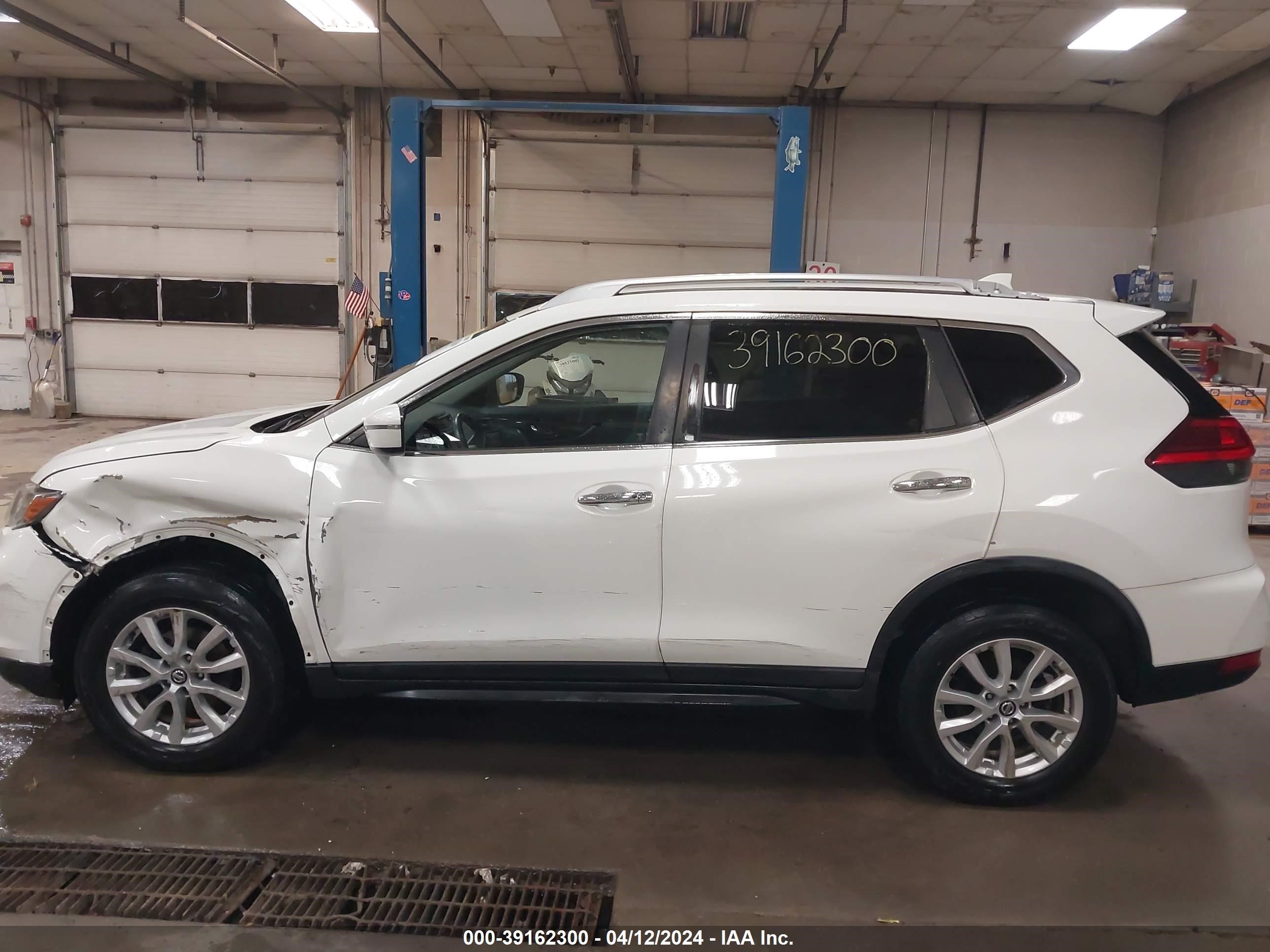 Photo 13 VIN: JN8AT2MV9HW023884 - NISSAN ROGUE 