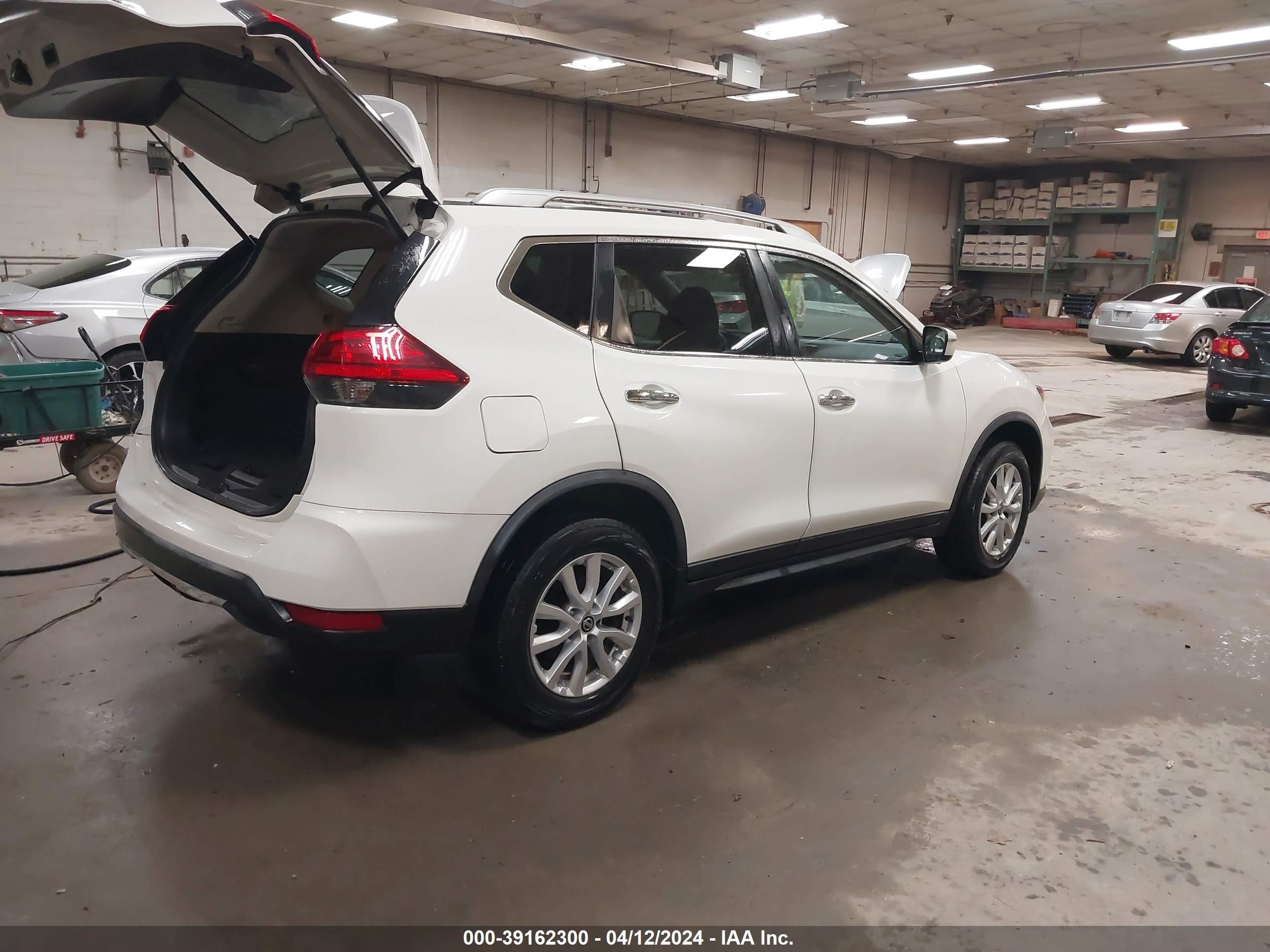 Photo 3 VIN: JN8AT2MV9HW023884 - NISSAN ROGUE 