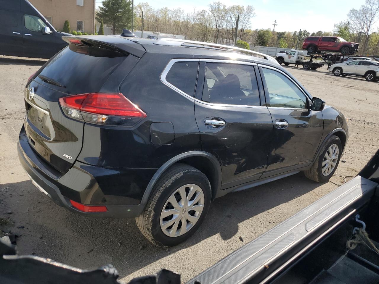 Photo 2 VIN: JN8AT2MV9HW257135 - NISSAN ROGUE 