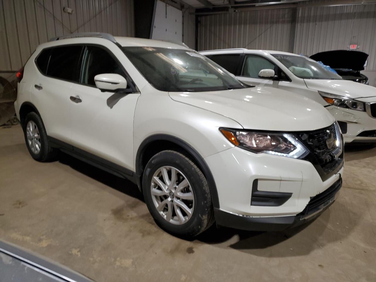 Photo 3 VIN: JN8AT2MV9JW305514 - NISSAN ROGUE 