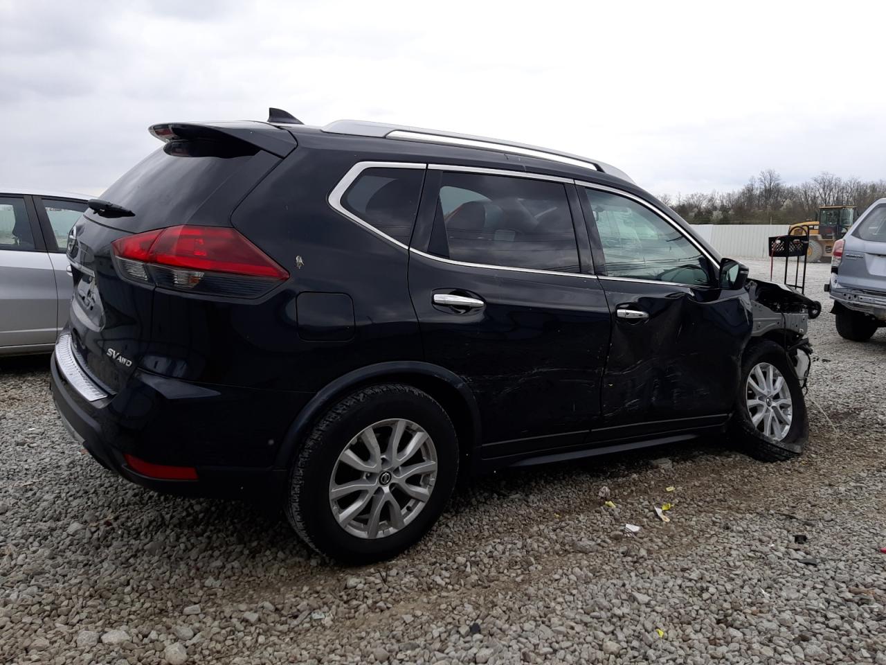 Photo 2 VIN: JN8AT2MV9JW313094 - NISSAN ROGUE 