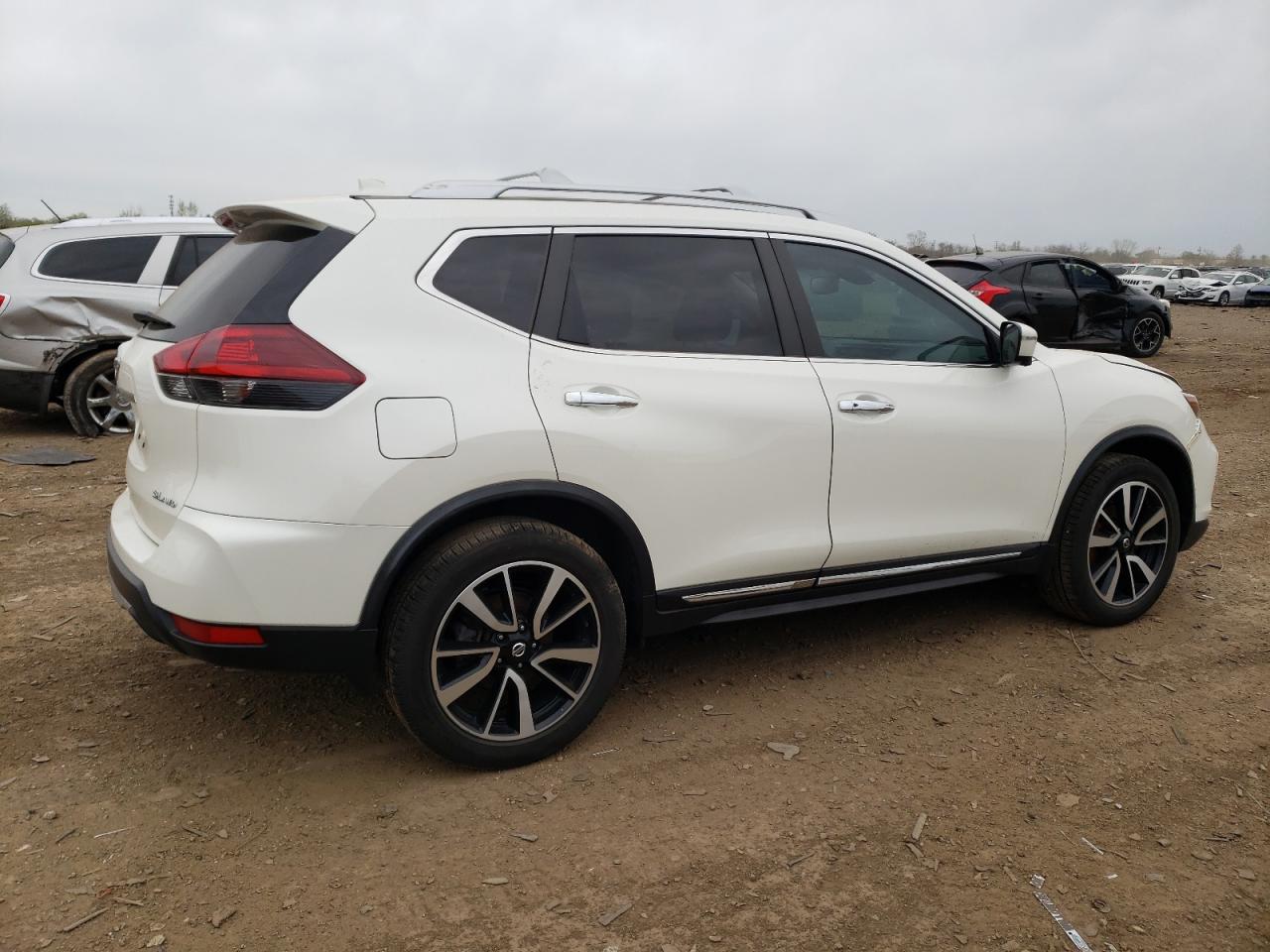 Photo 2 VIN: JN8AT2MV9JW325133 - NISSAN ROGUE 