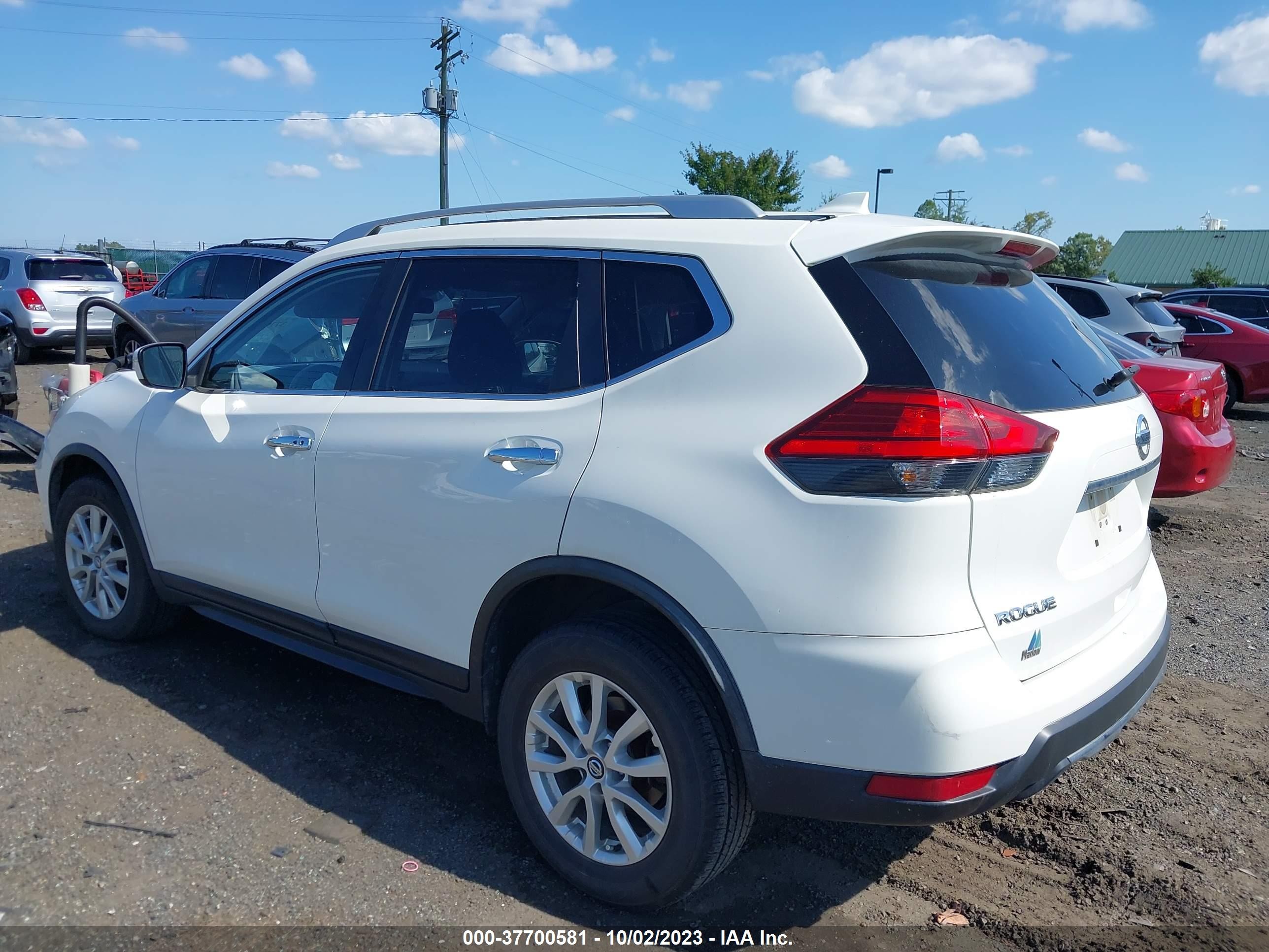 Photo 2 VIN: JN8AT2MVXHW007757 - NISSAN ROGUE 