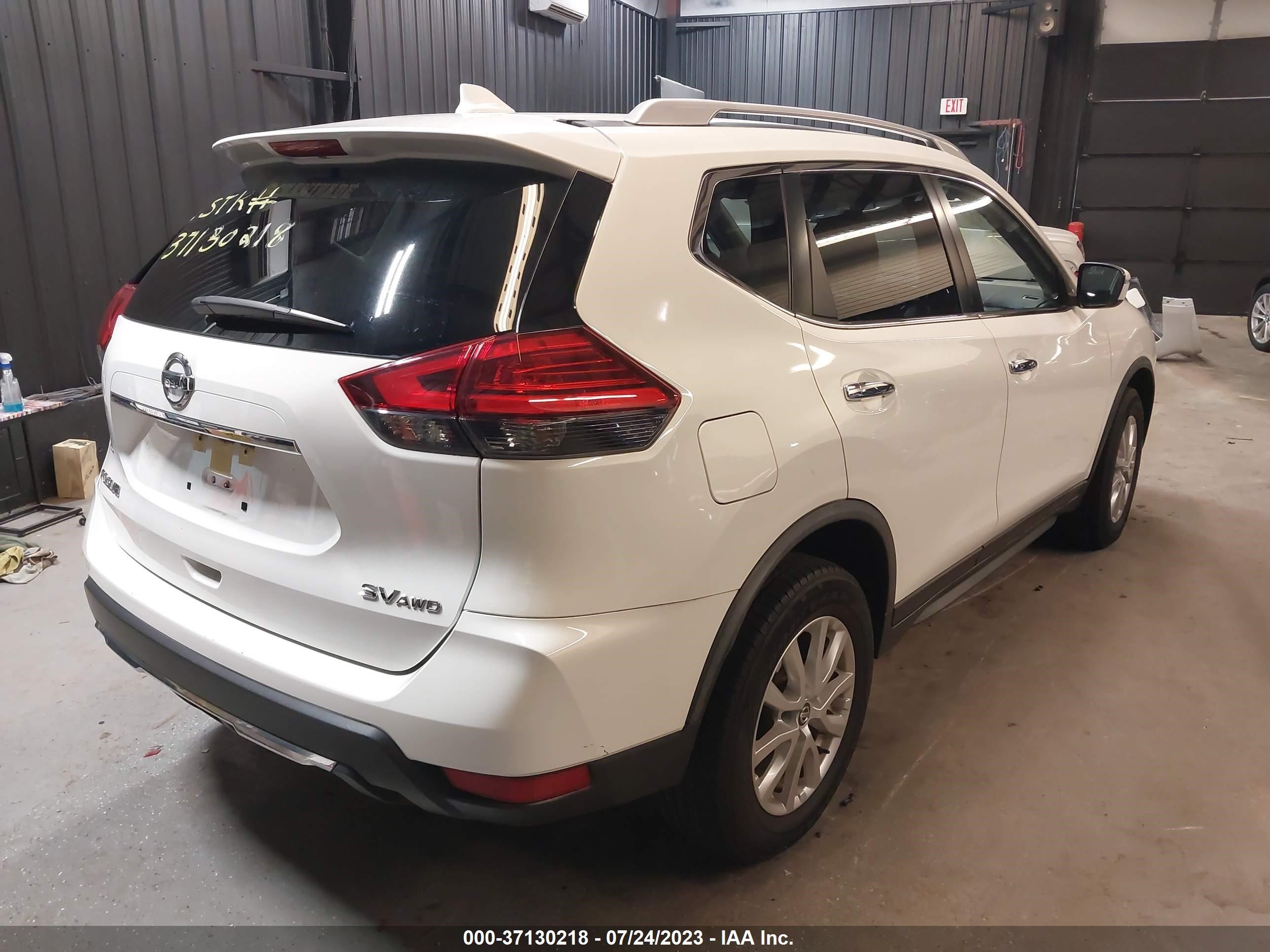 Photo 3 VIN: JN8AT2MVXHW027913 - NISSAN ROGUE 