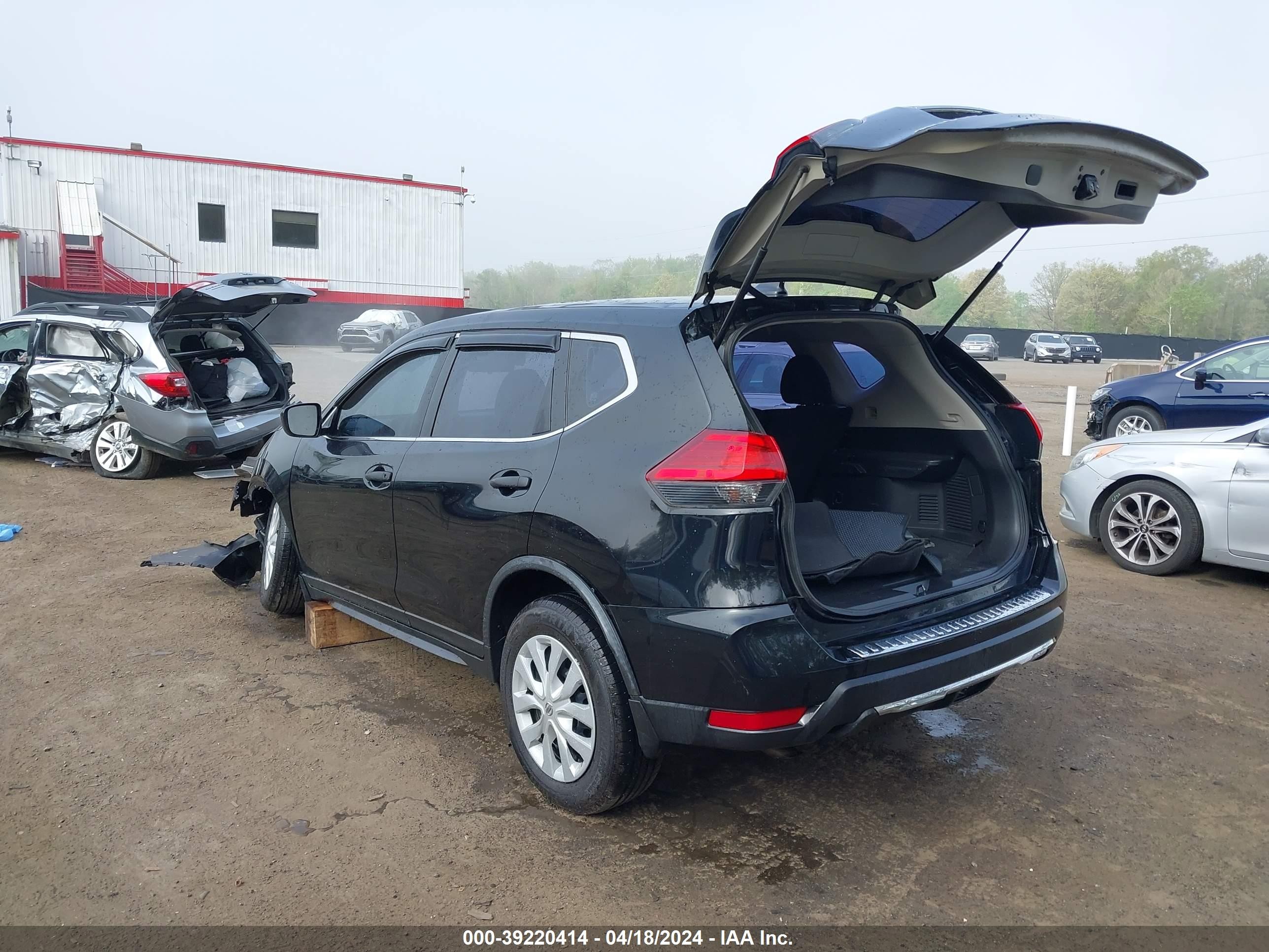 Photo 2 VIN: JN8AT2MVXHW264563 - NISSAN ROGUE 