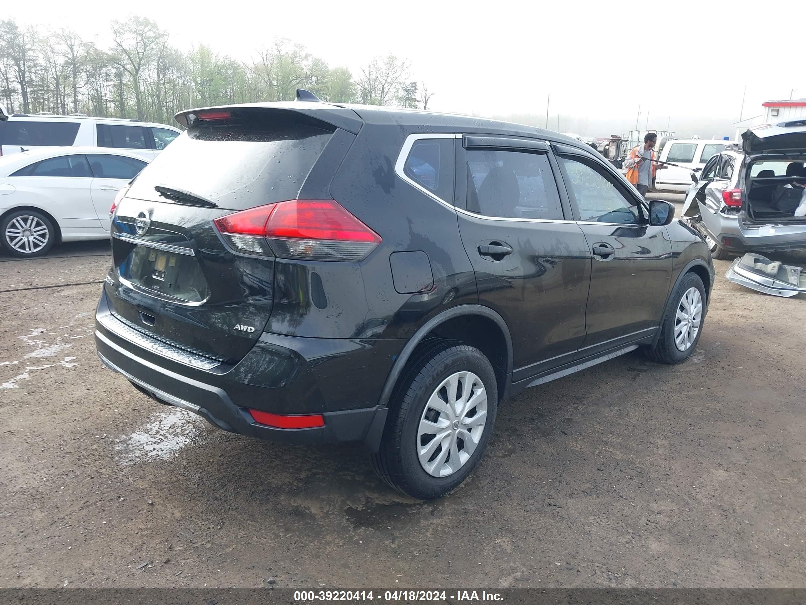 Photo 3 VIN: JN8AT2MVXHW264563 - NISSAN ROGUE 