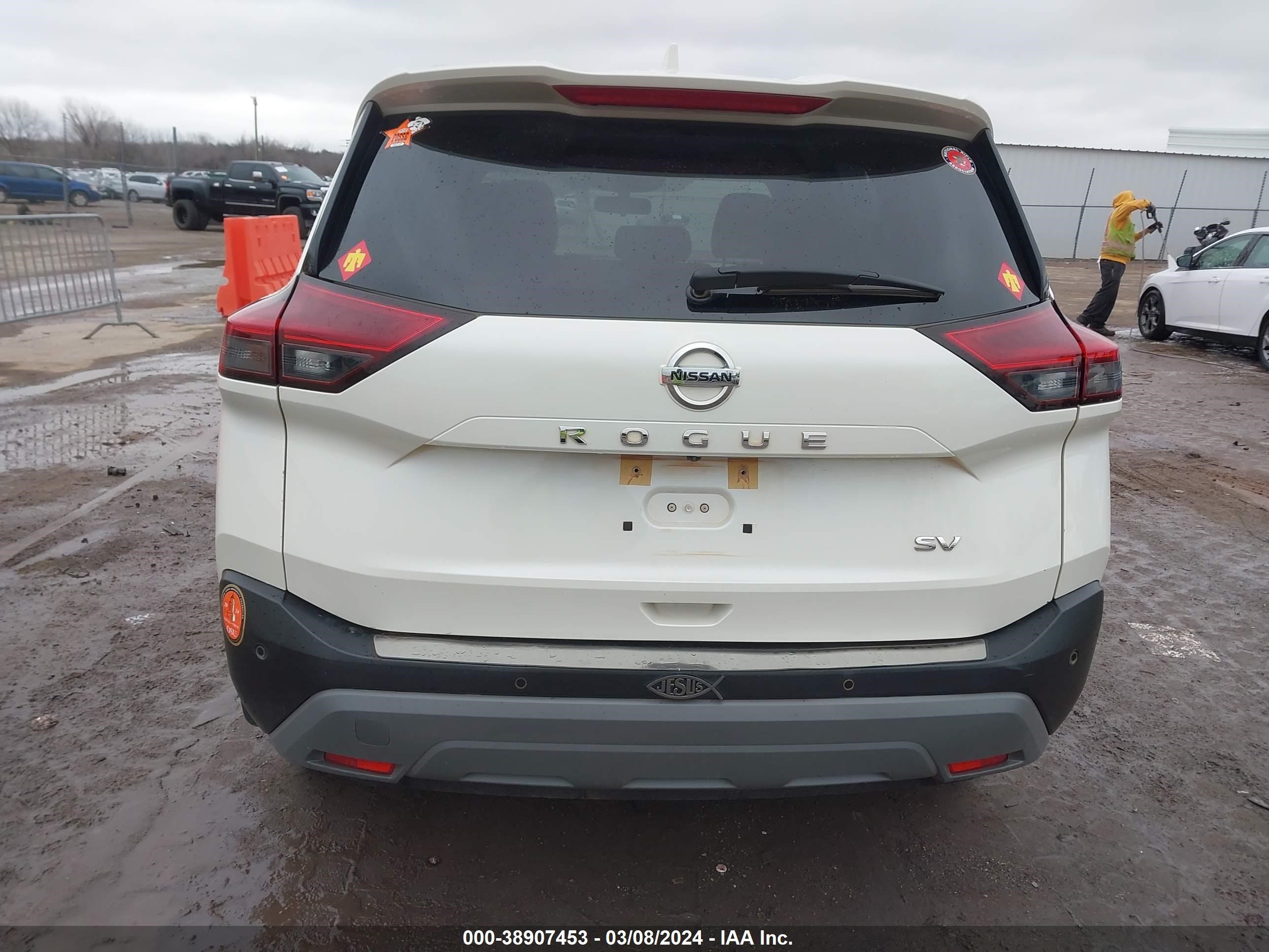 Photo 5 VIN: JN8AT3BA7MW001771 - NISSAN ROGUE 