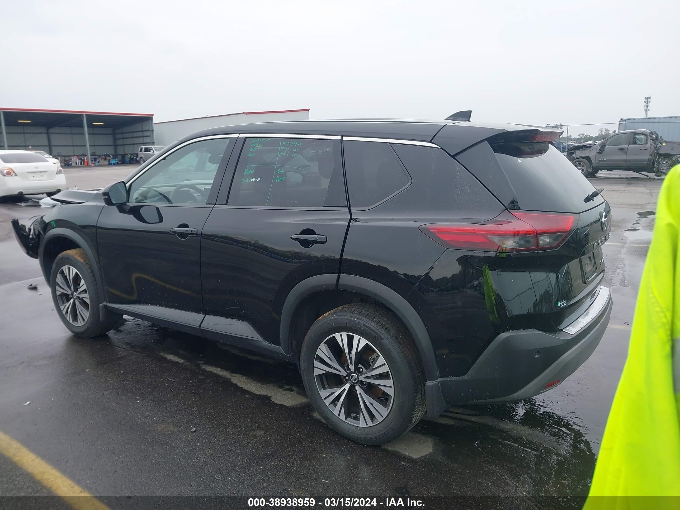 Photo 2 VIN: JN8AT3BB3MW214032 - NISSAN ROGUE 