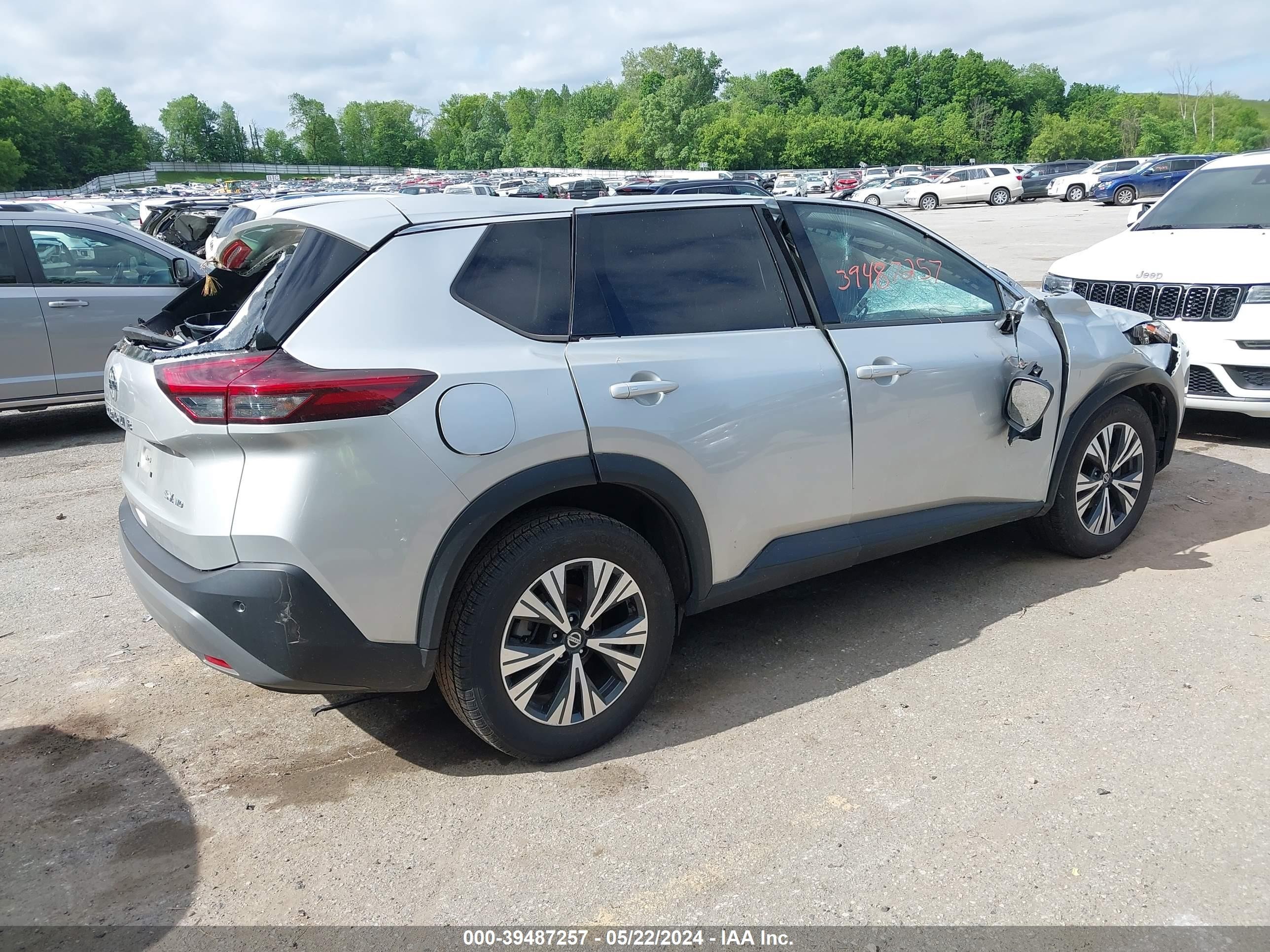 Photo 3 VIN: JN8AT3BB8MW222997 - NISSAN ROGUE 