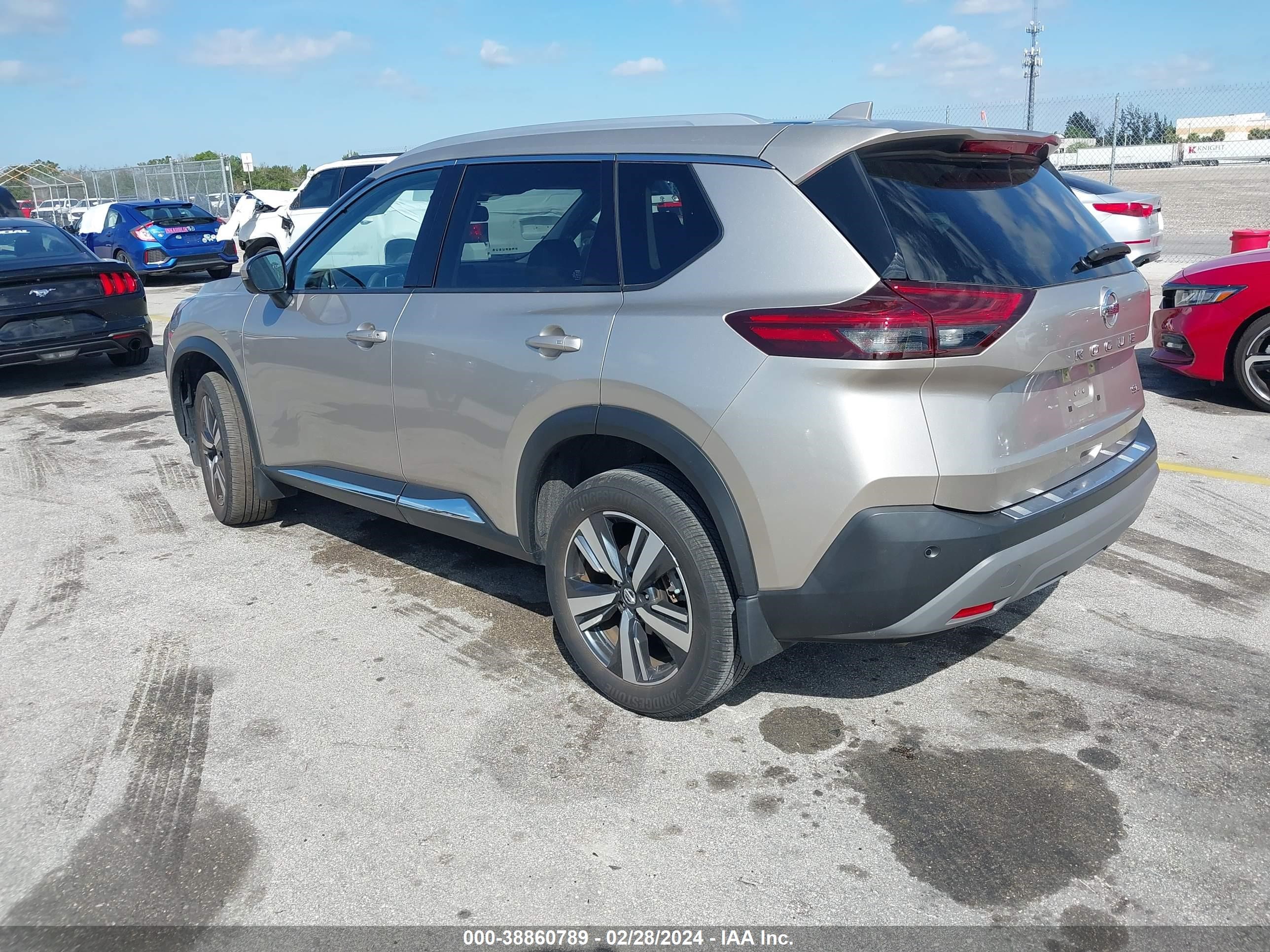 Photo 2 VIN: JN8AT3CAXMW026095 - NISSAN ROGUE 