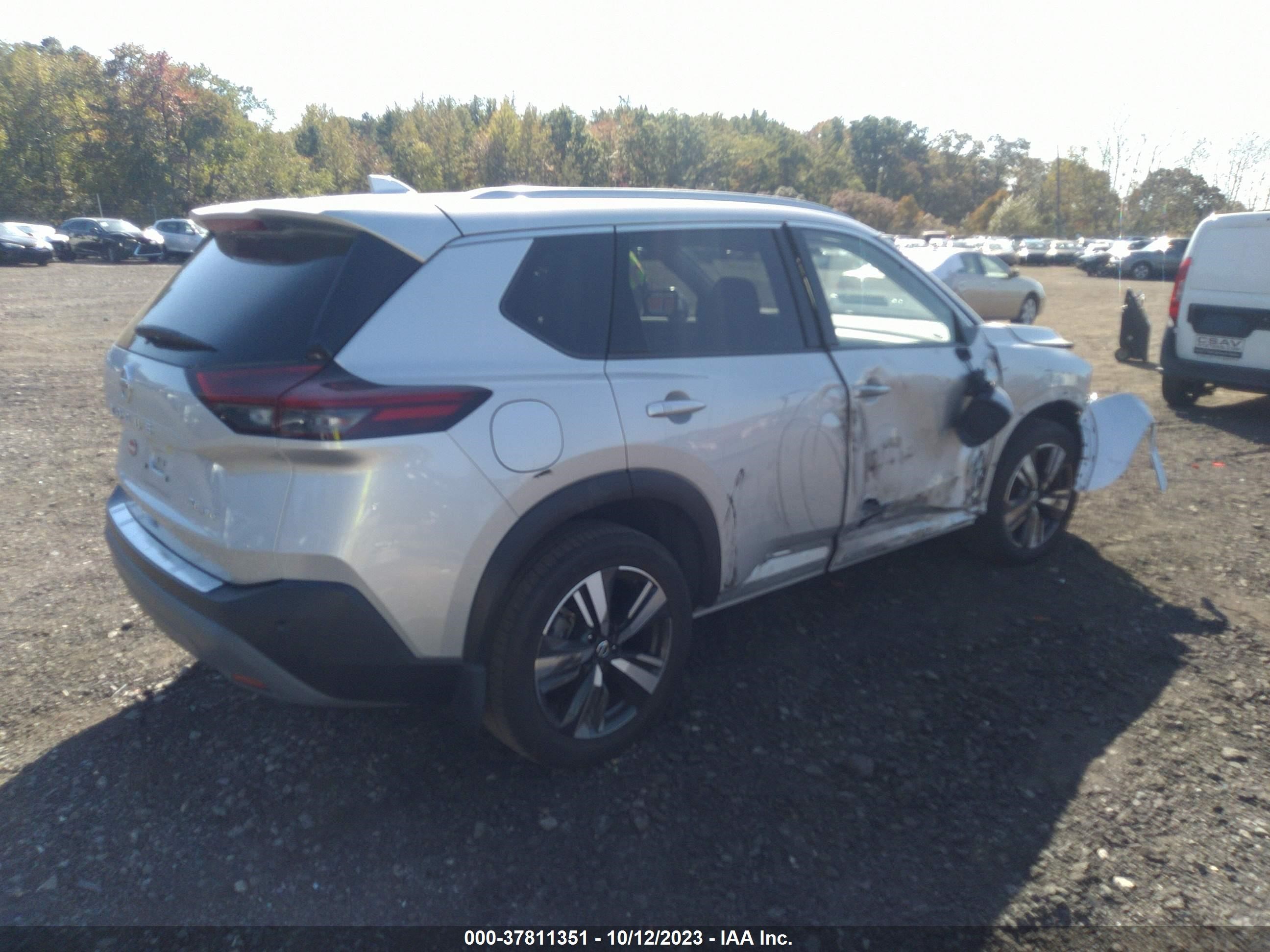 Photo 3 VIN: JN8AT3CB2MW240040 - NISSAN ROGUE 