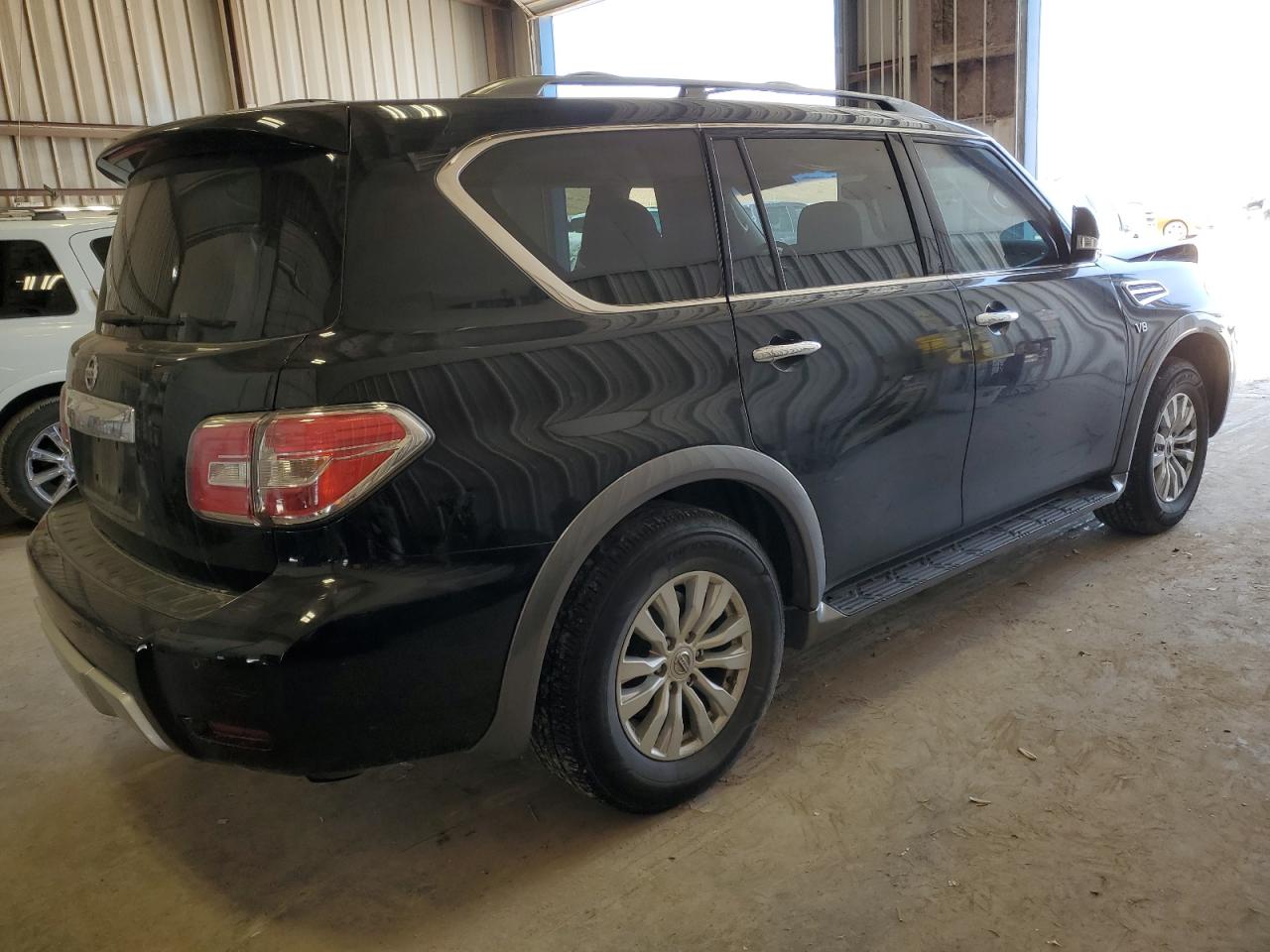 Photo 2 VIN: JN8AY2NC3J9557112 - NISSAN ARMADA 