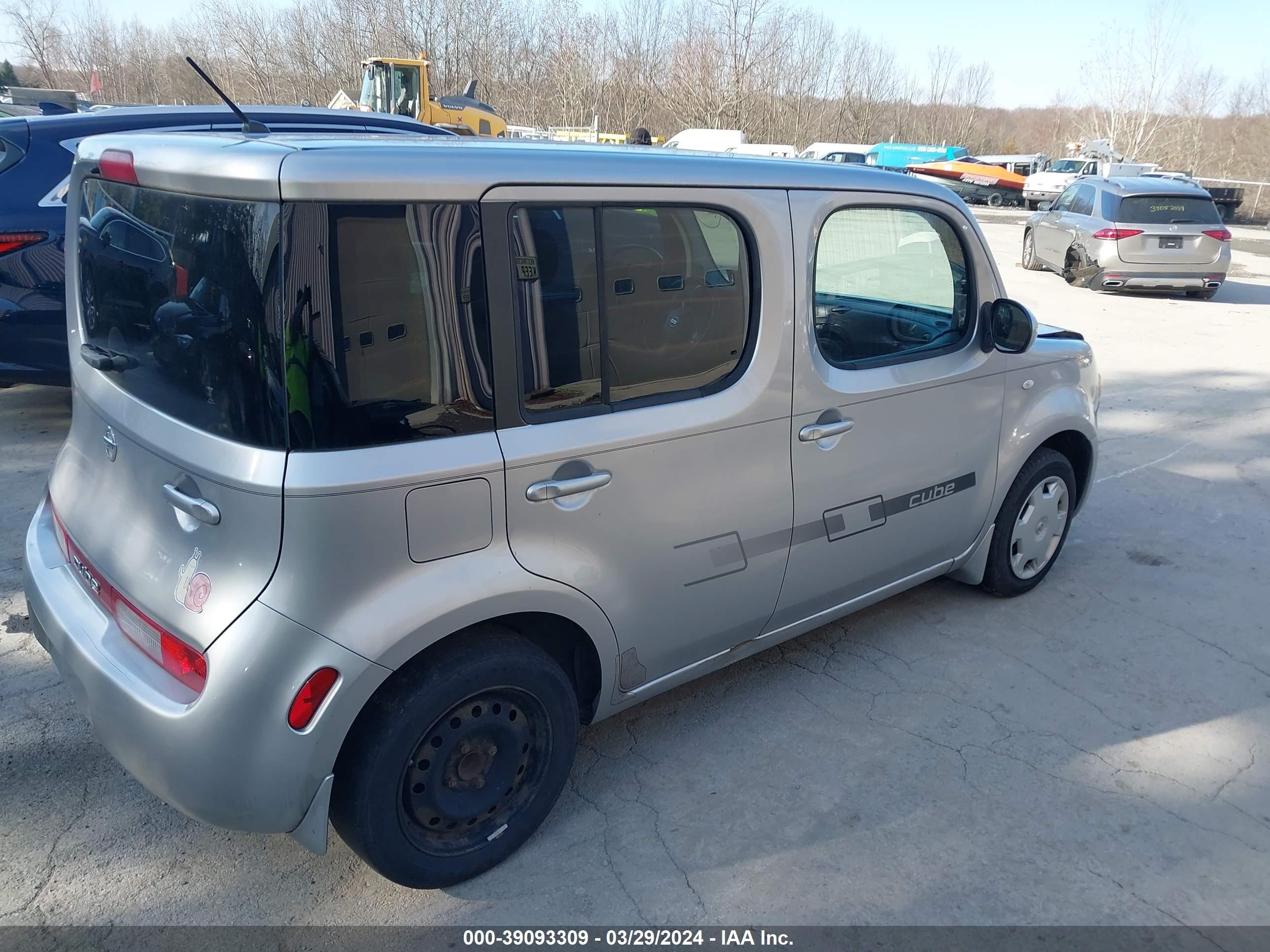 Photo 3 VIN: JN8AZ2KR2BT204015 - NISSAN CUBE 