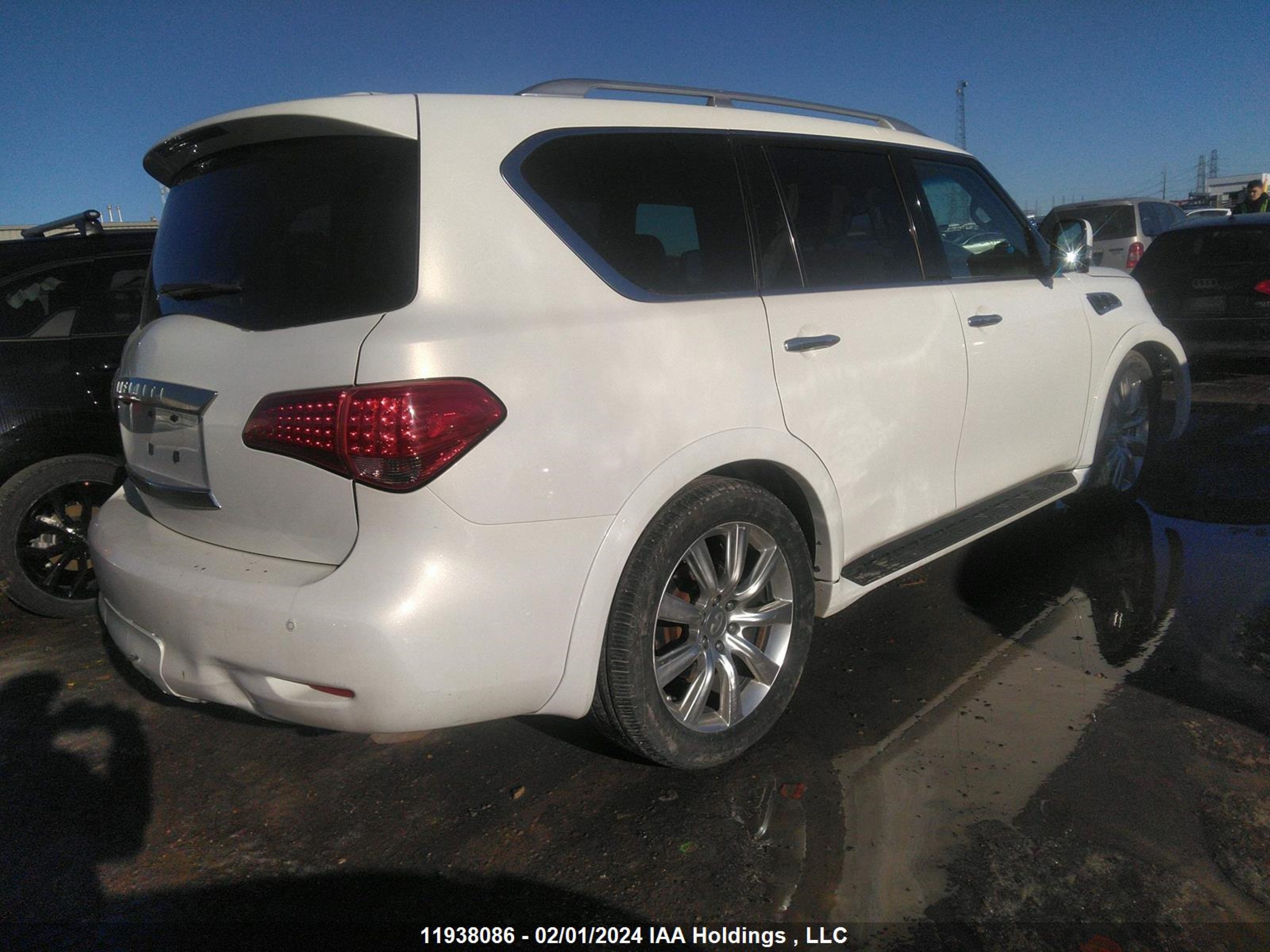 Photo 3 VIN: JN8AZ2NE0B9004840 - INFINITI QX56 