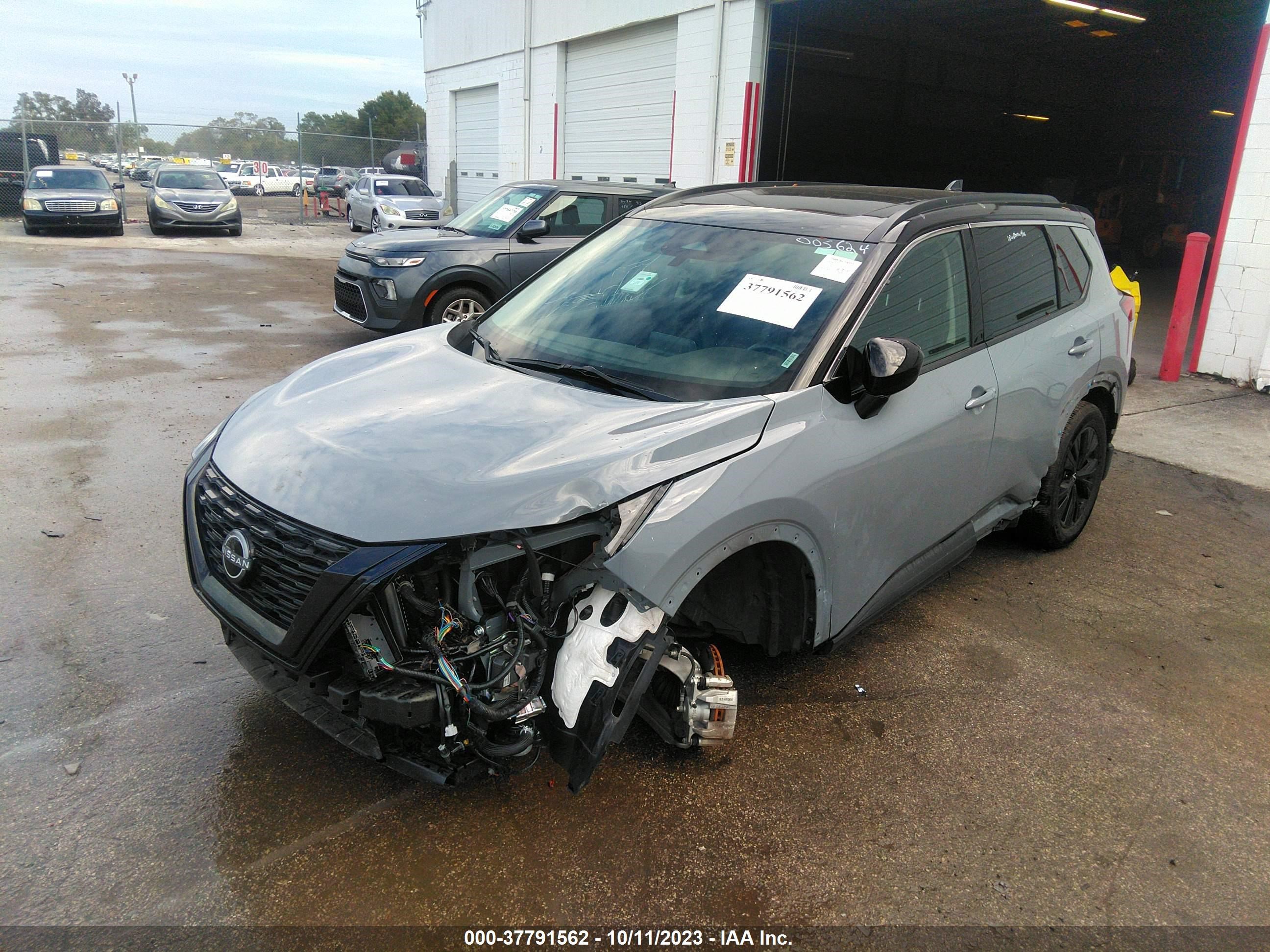 Photo 1 VIN: JN8BT3BA2PW005624 - NISSAN ROGUE 