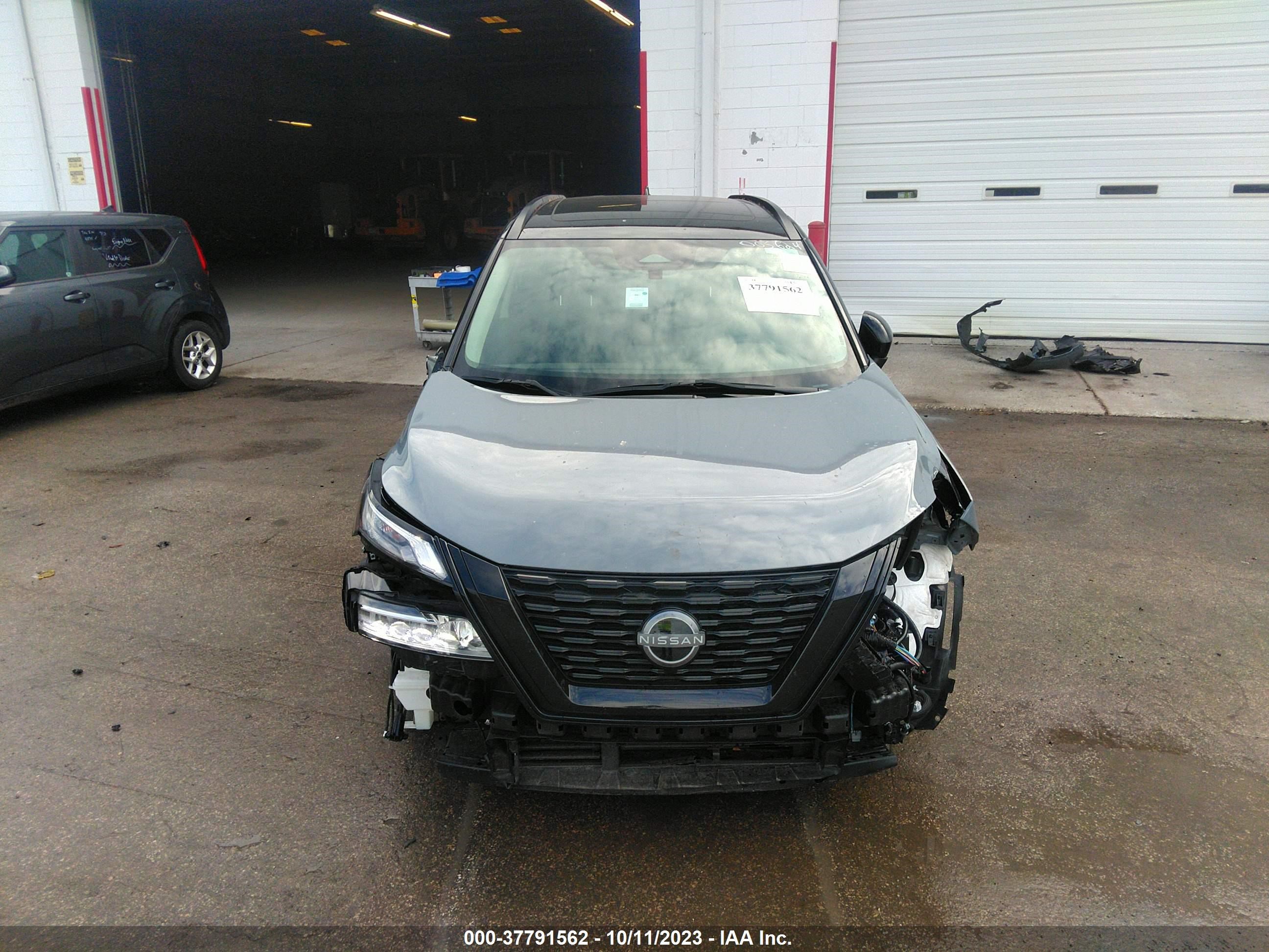 Photo 11 VIN: JN8BT3BA2PW005624 - NISSAN ROGUE 