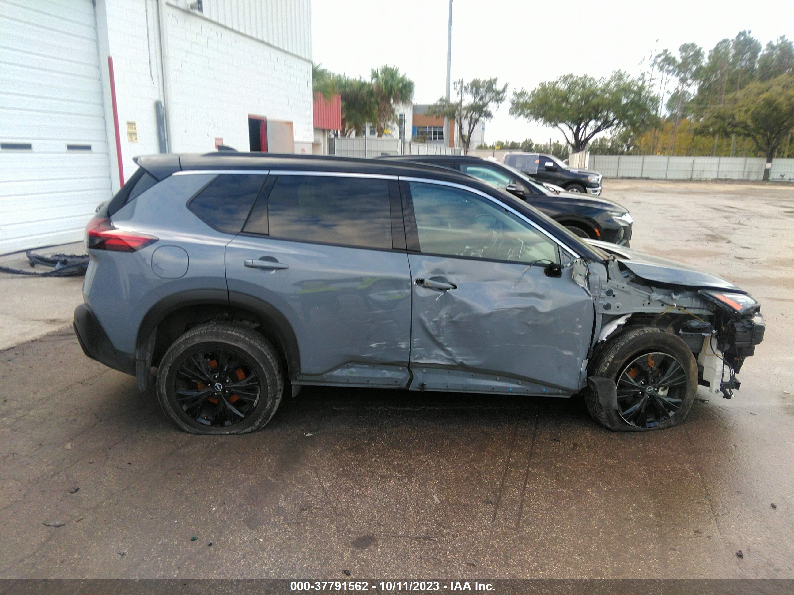 Photo 12 VIN: JN8BT3BA2PW005624 - NISSAN ROGUE 