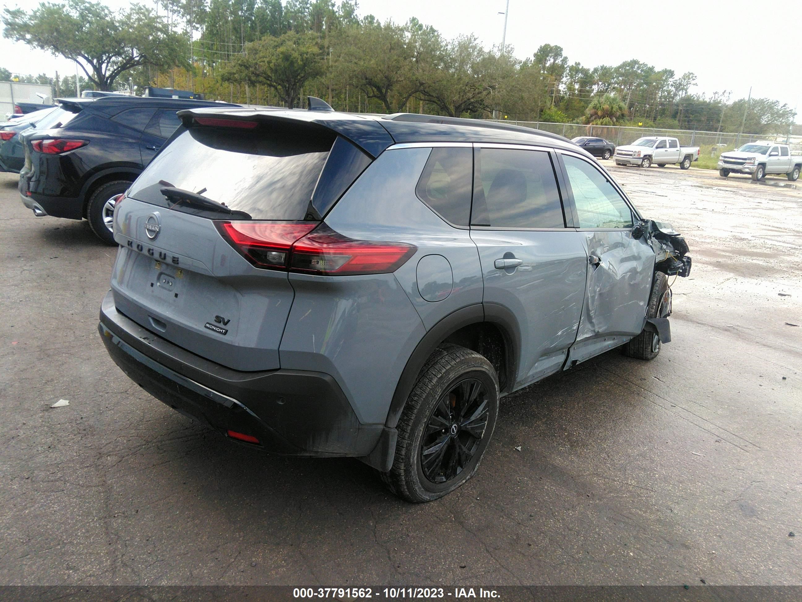 Photo 3 VIN: JN8BT3BA2PW005624 - NISSAN ROGUE 