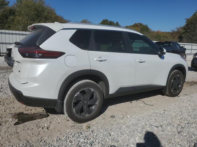 Photo 2 VIN: JN8BT3BA5RW354621 - NISSAN ROGUE SV 