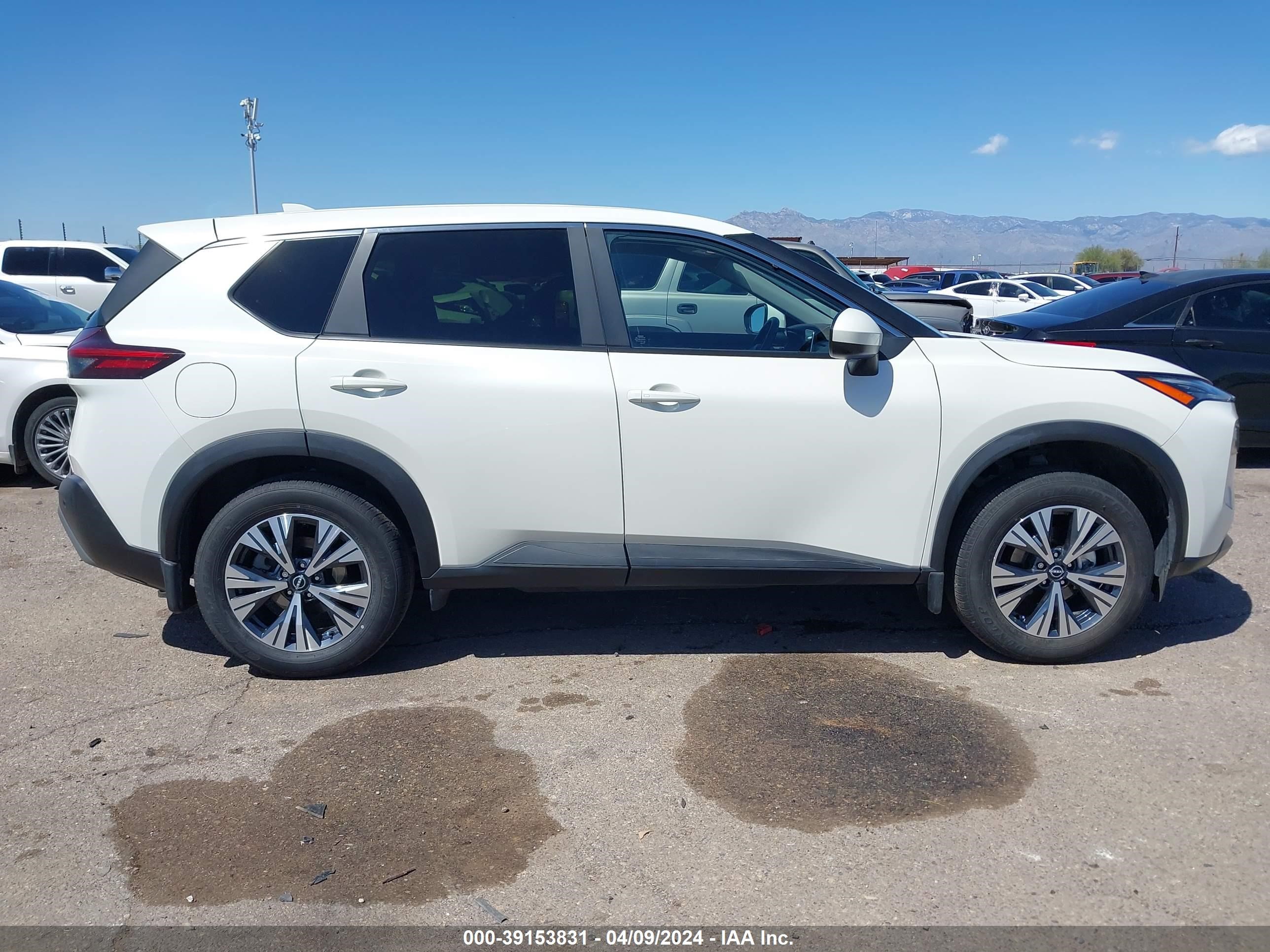 Photo 13 VIN: JN8BT3BA9PW431424 - NISSAN ROGUE 