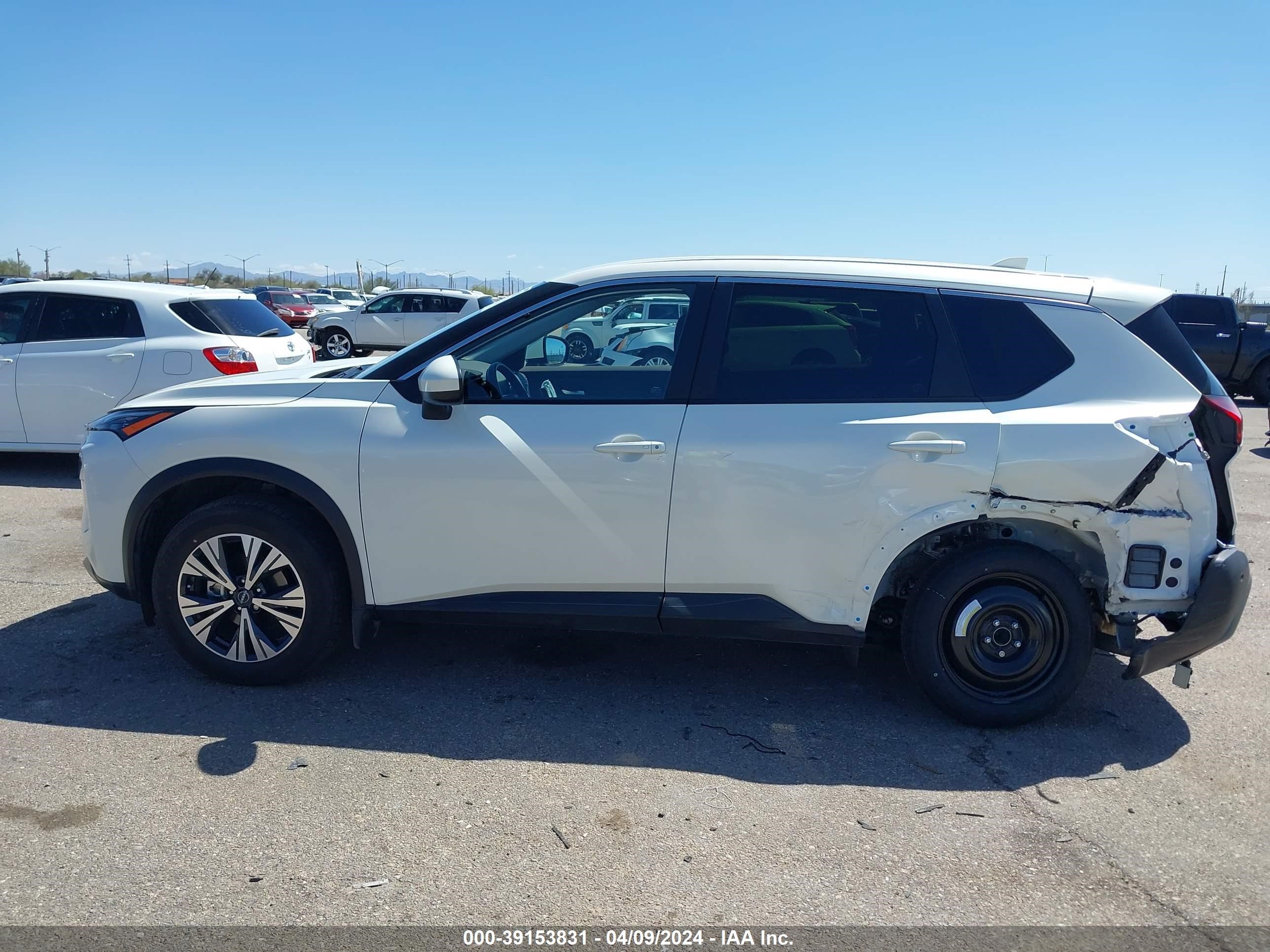 Photo 14 VIN: JN8BT3BA9PW431424 - NISSAN ROGUE 