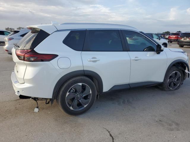 Photo 2 VIN: JN8BT3BAXRW352640 - NISSAN ROGUE SV 