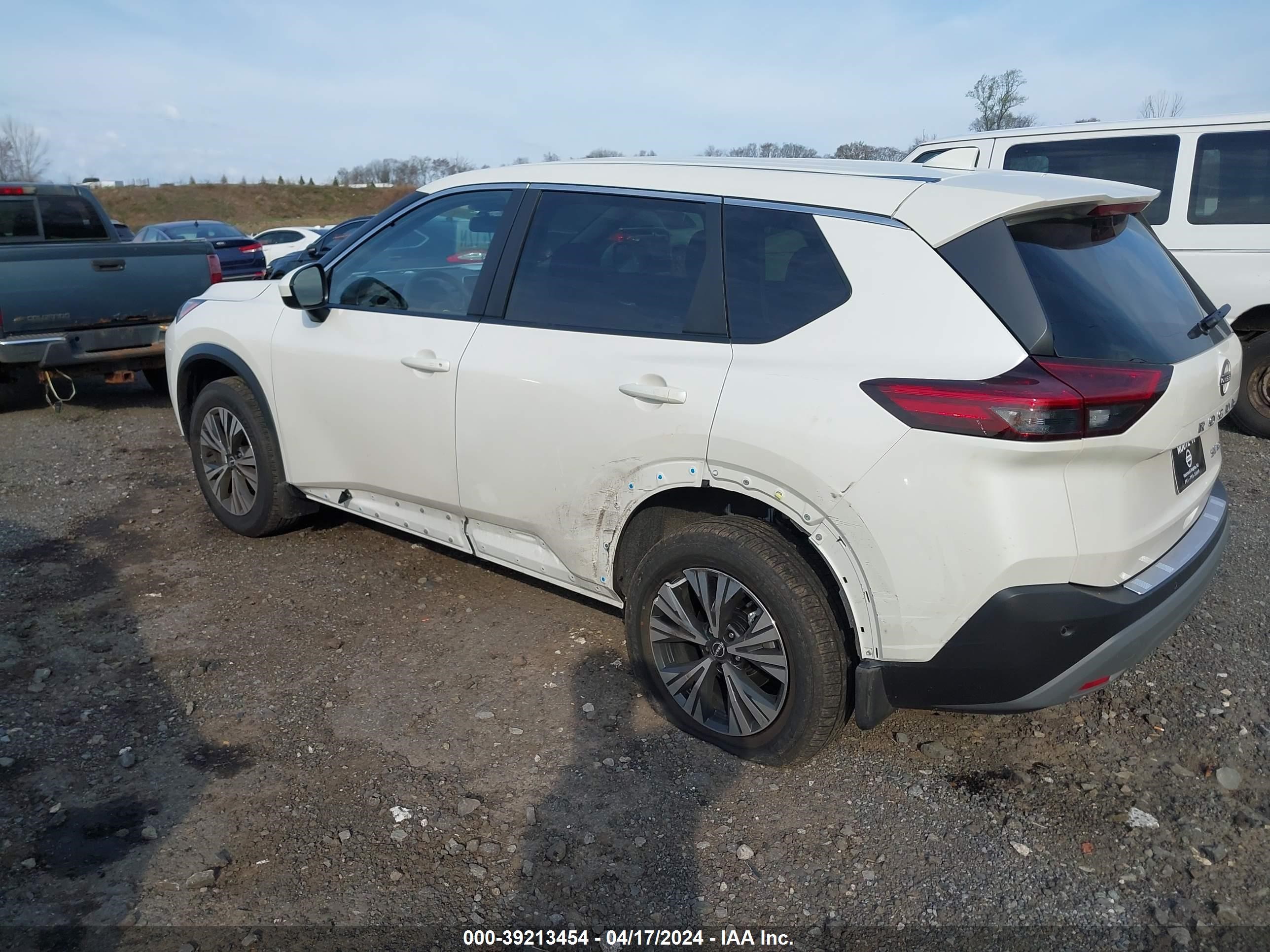 Photo 2 VIN: JN8BT3BBXPW358766 - NISSAN ROGUE 