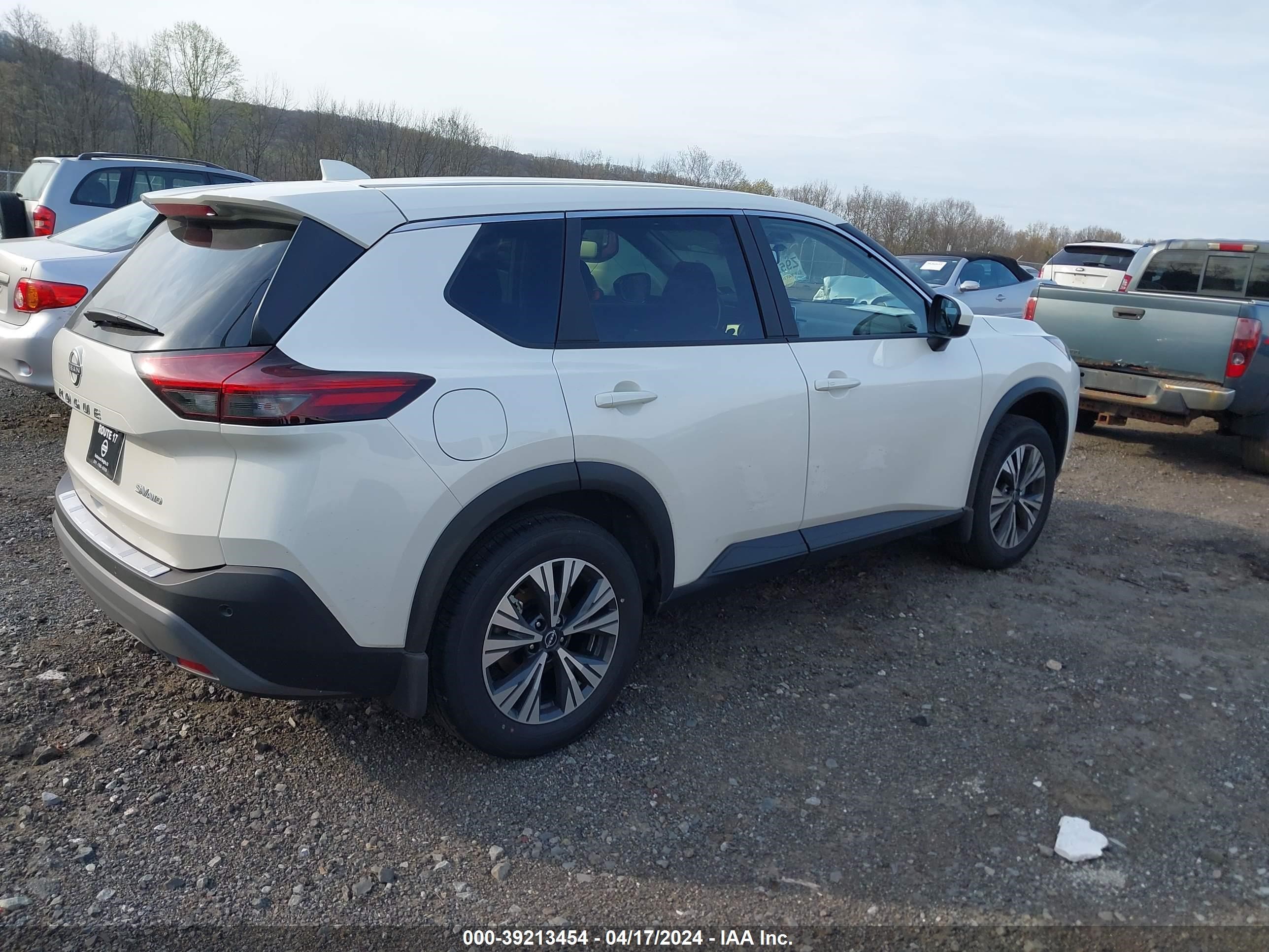 Photo 3 VIN: JN8BT3BBXPW358766 - NISSAN ROGUE 