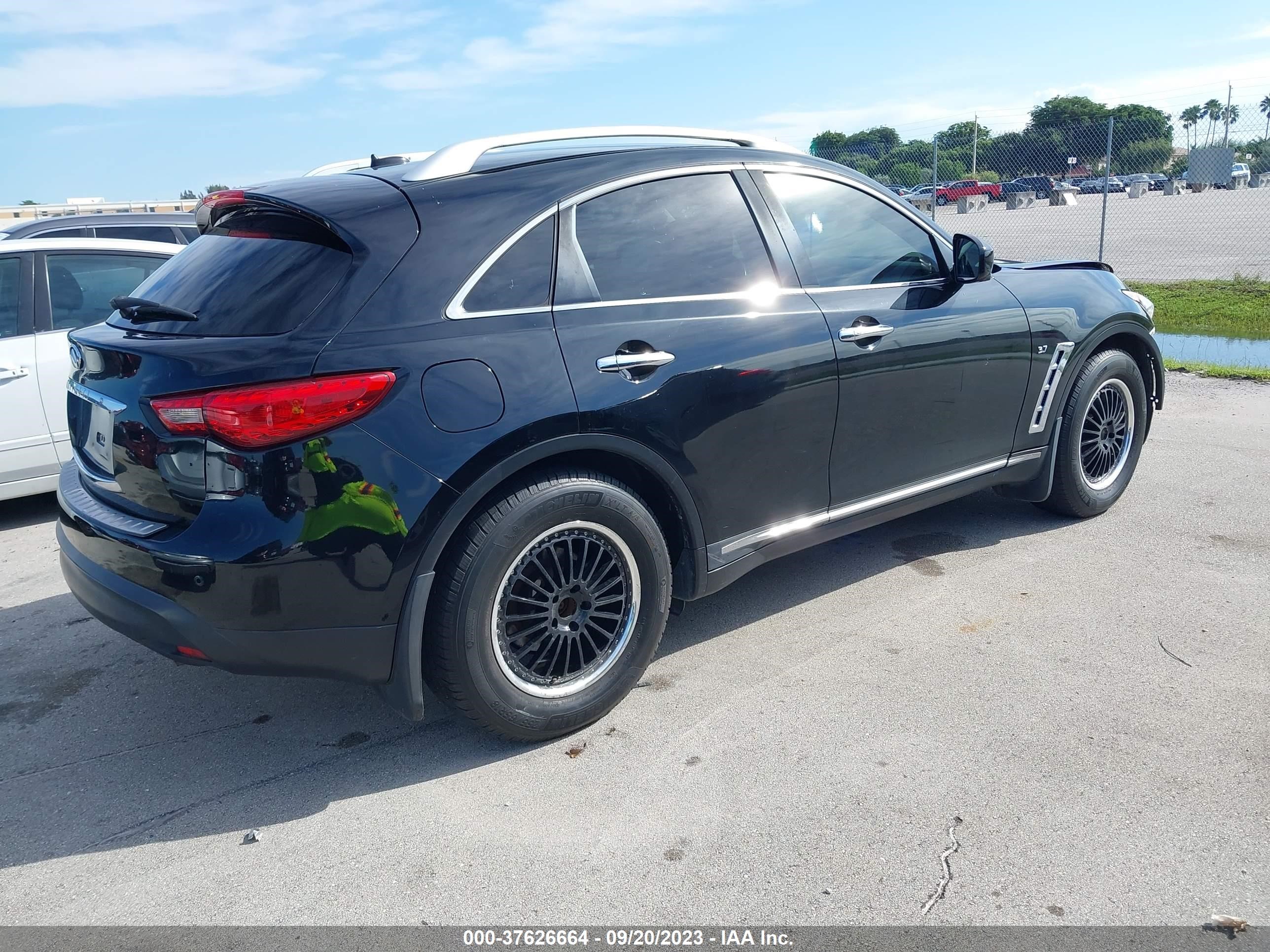 Photo 3 VIN: JN8CS1MU4EM450037 - INFINITI QX70 