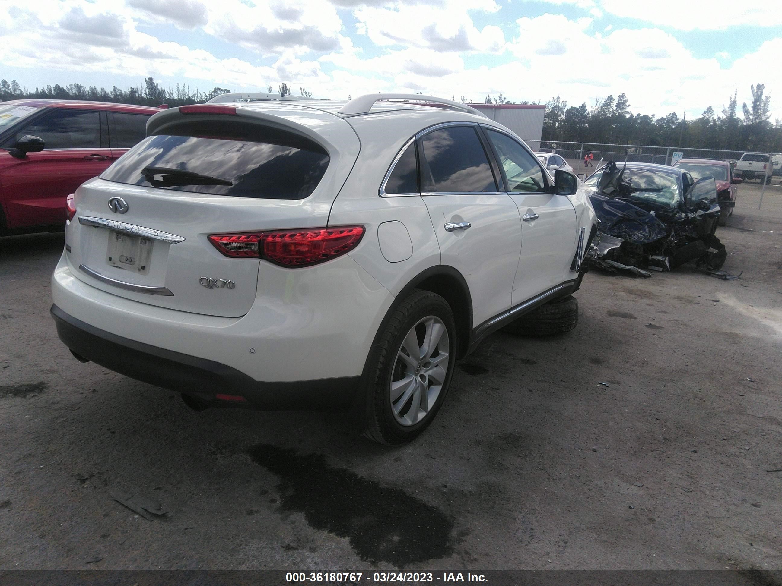 Photo 3 VIN: JN8CS1MU4EM450040 - INFINITI QX70 