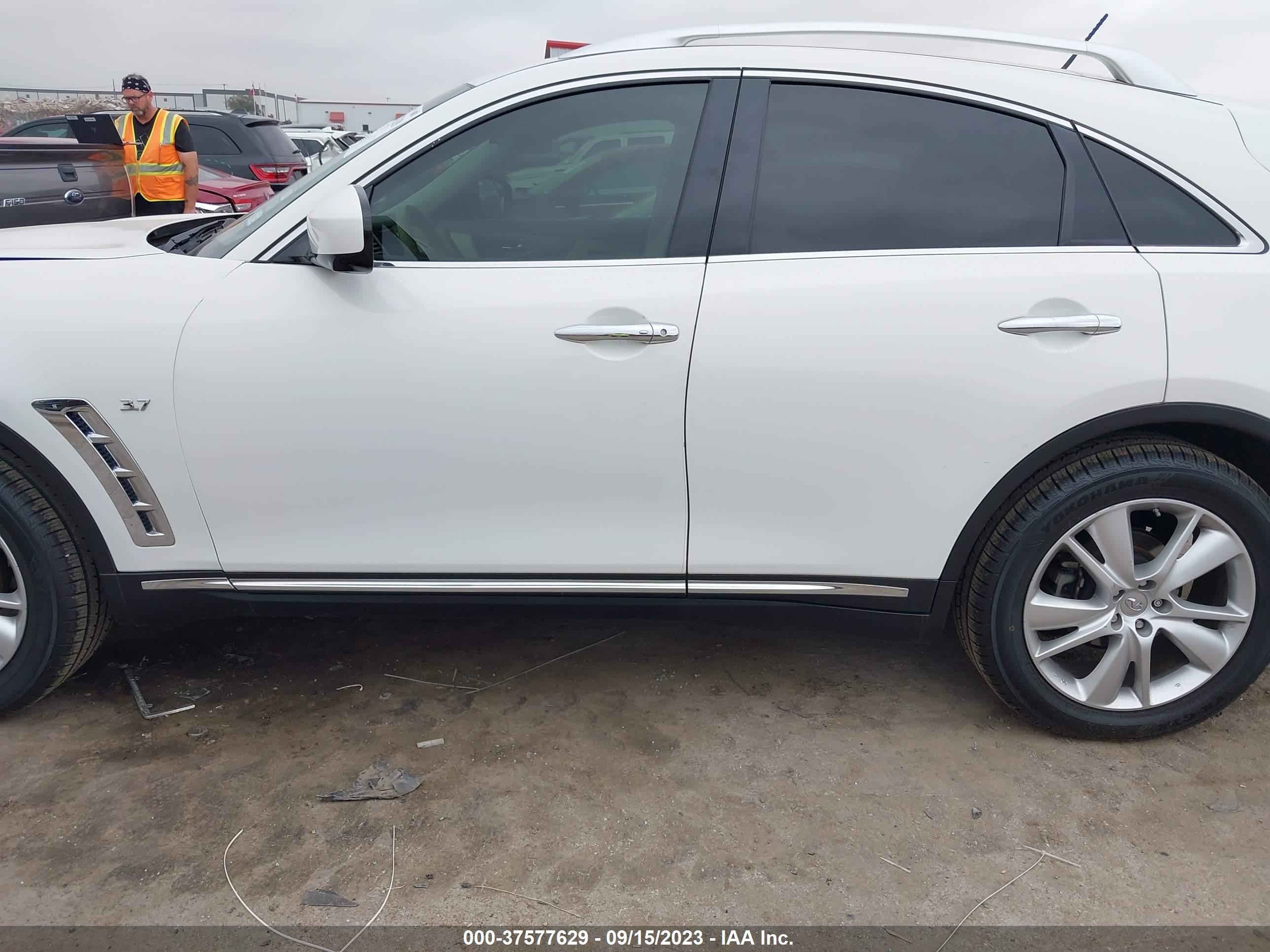 Photo 13 VIN: JN8CS1MU5FM381098 - INFINITI QX70 