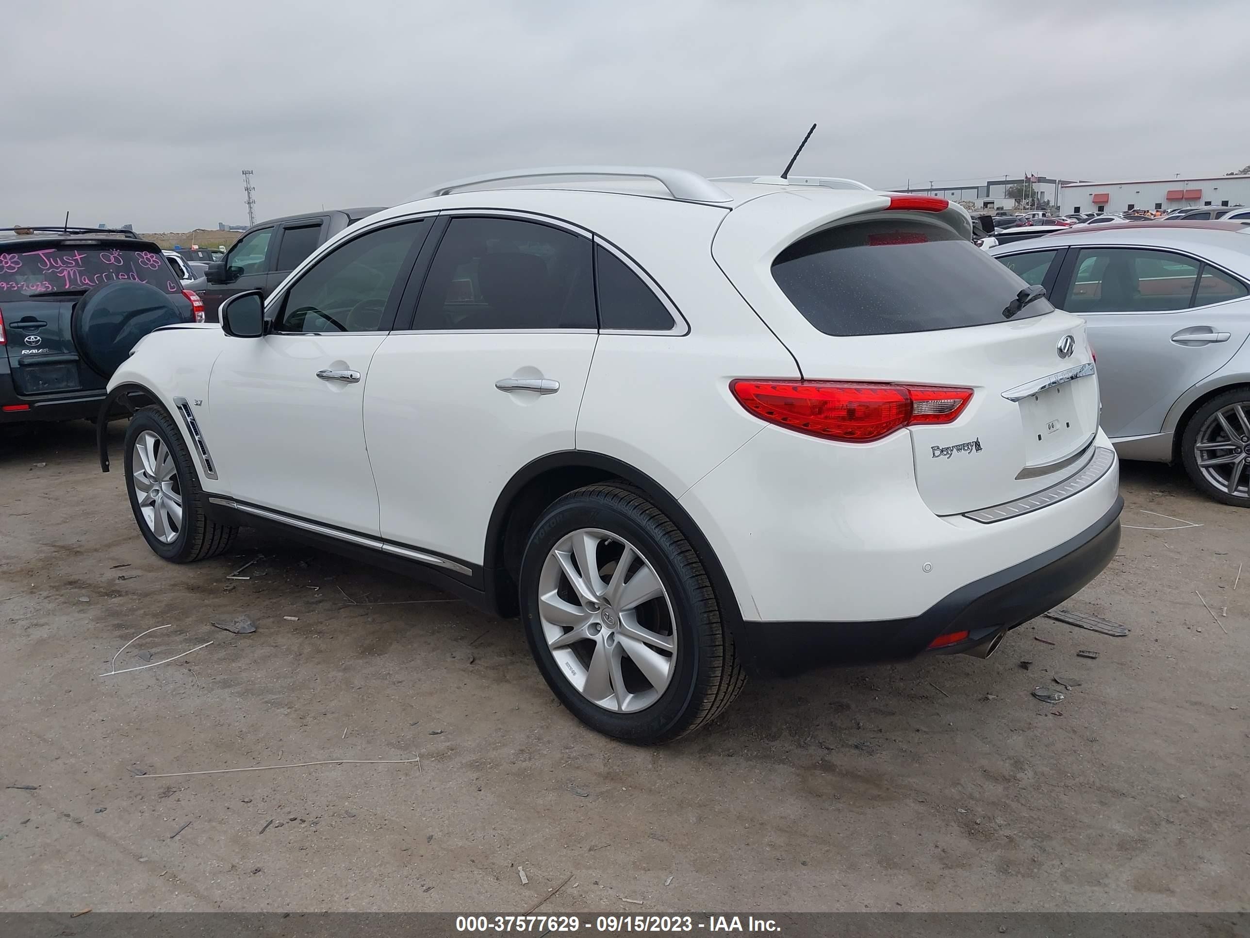 Photo 2 VIN: JN8CS1MU5FM381098 - INFINITI QX70 