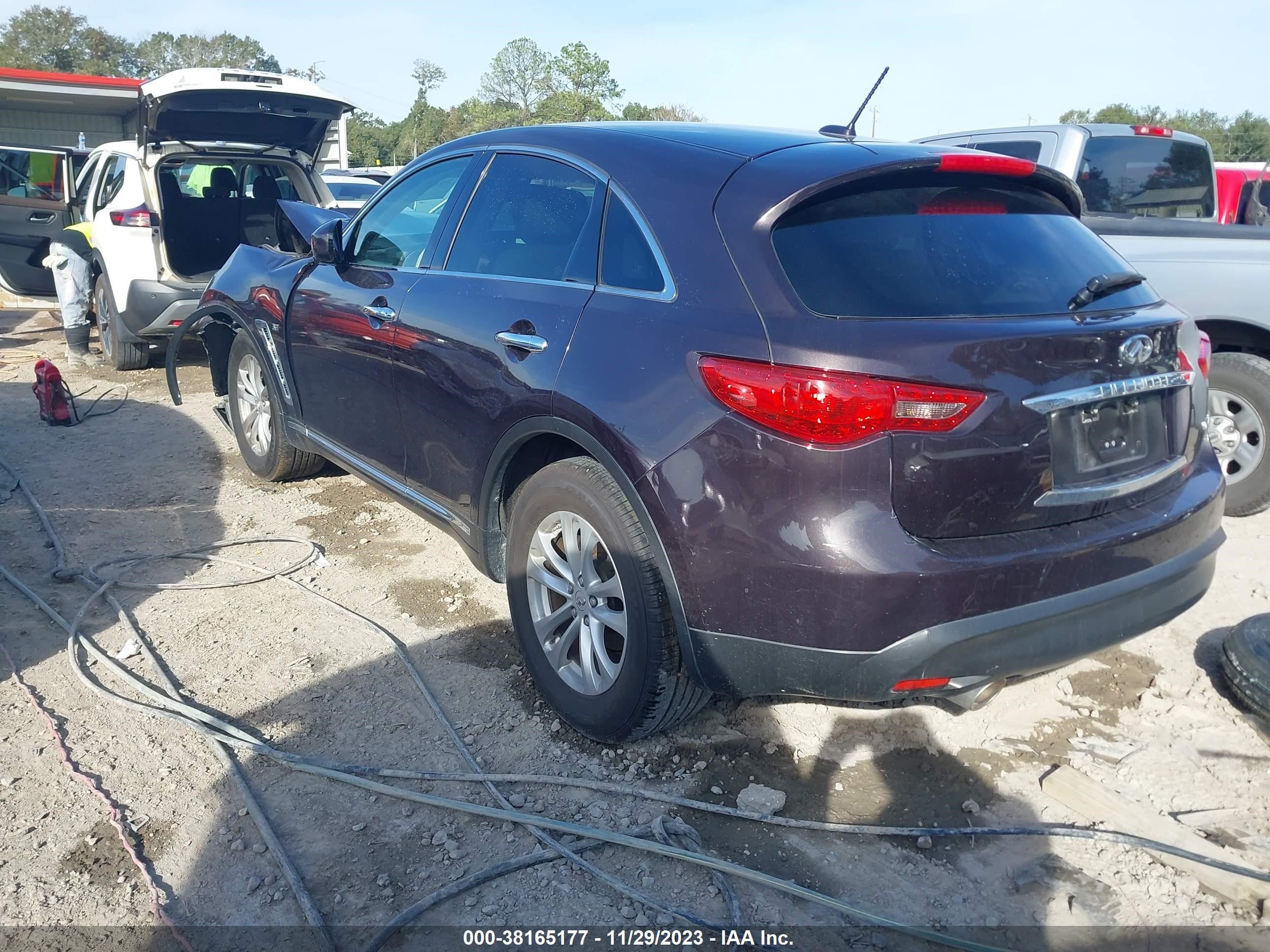 Photo 2 VIN: JN8CS1MU6HM143568 - INFINITI QX70 