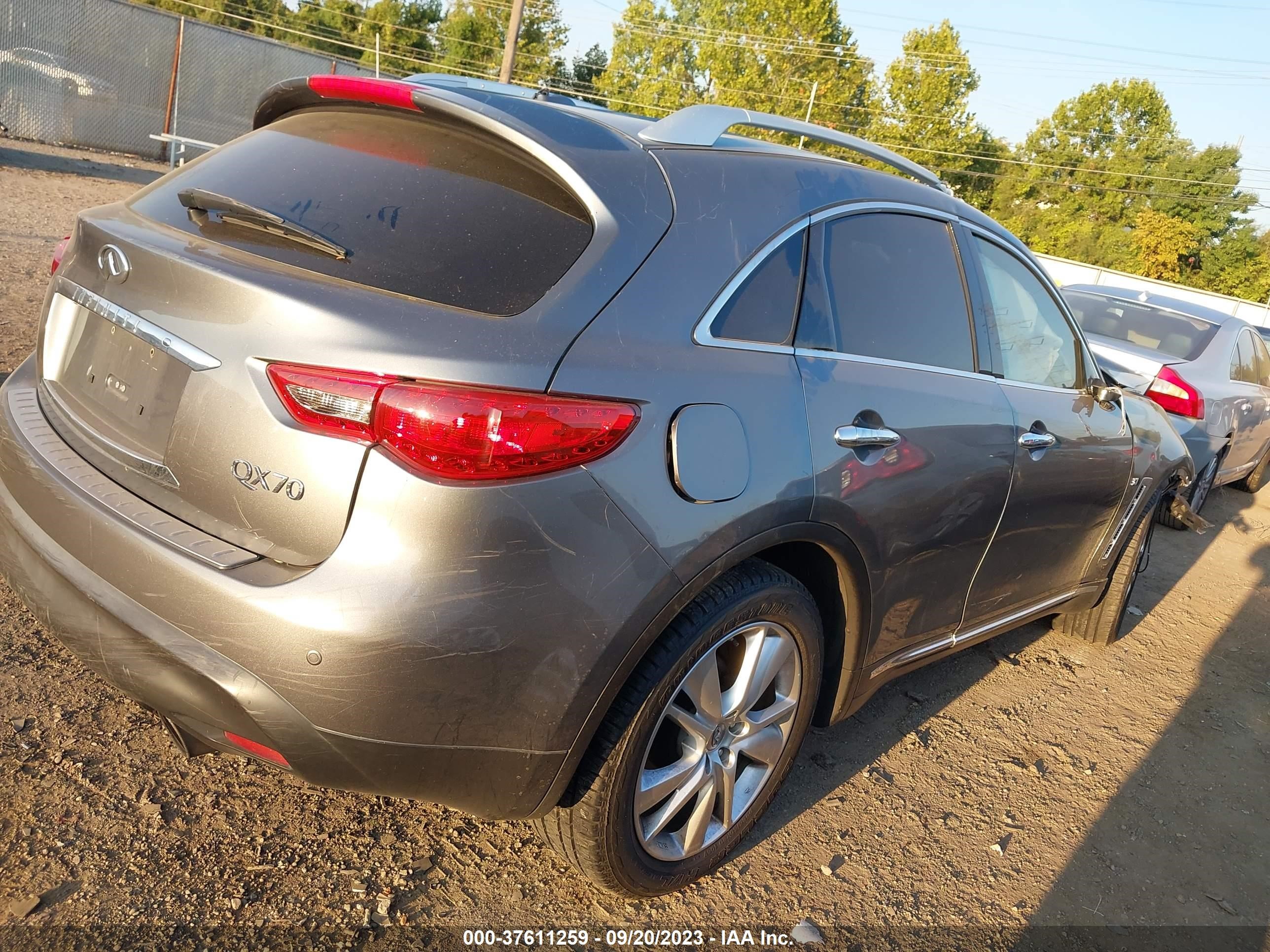 Photo 3 VIN: JN8CS1MW0FM483412 - INFINITI QX70 