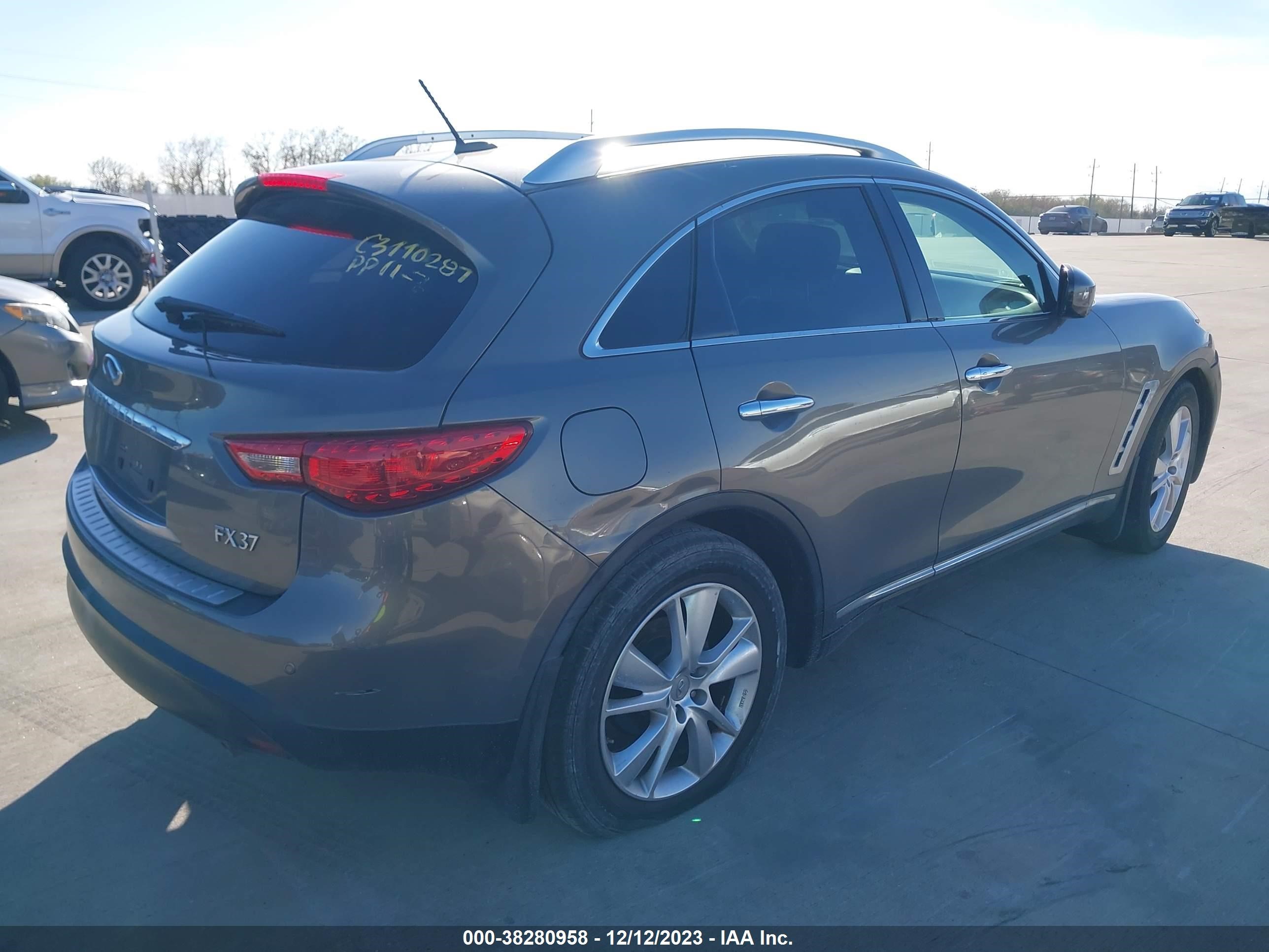 Photo 3 VIN: JN8CS1MW2DM172058 - INFINITI FX 